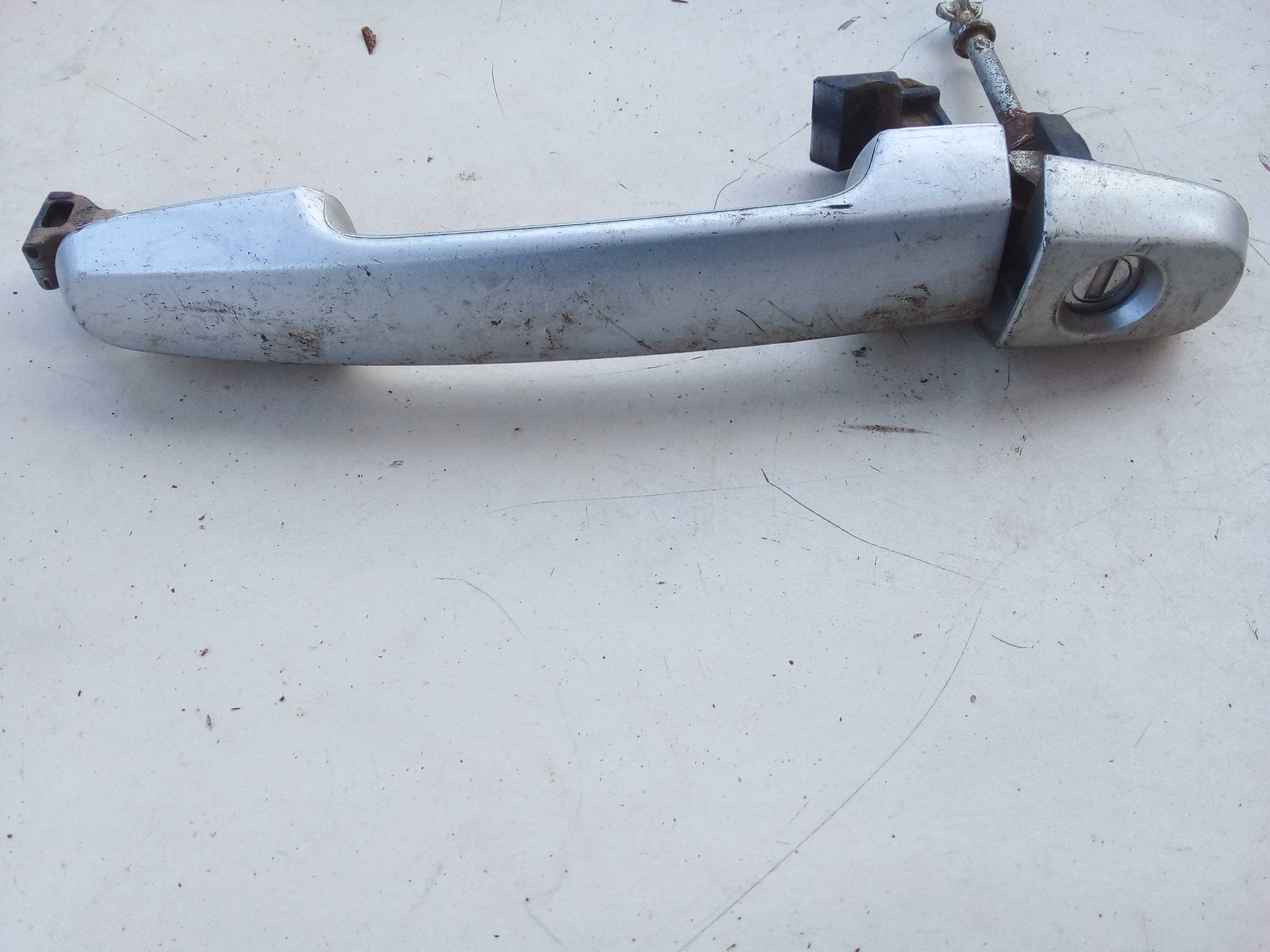 MACANETA EXTERNA DIANT ESQUERDA HILUX 2016 COM MIOLO PORTA 2