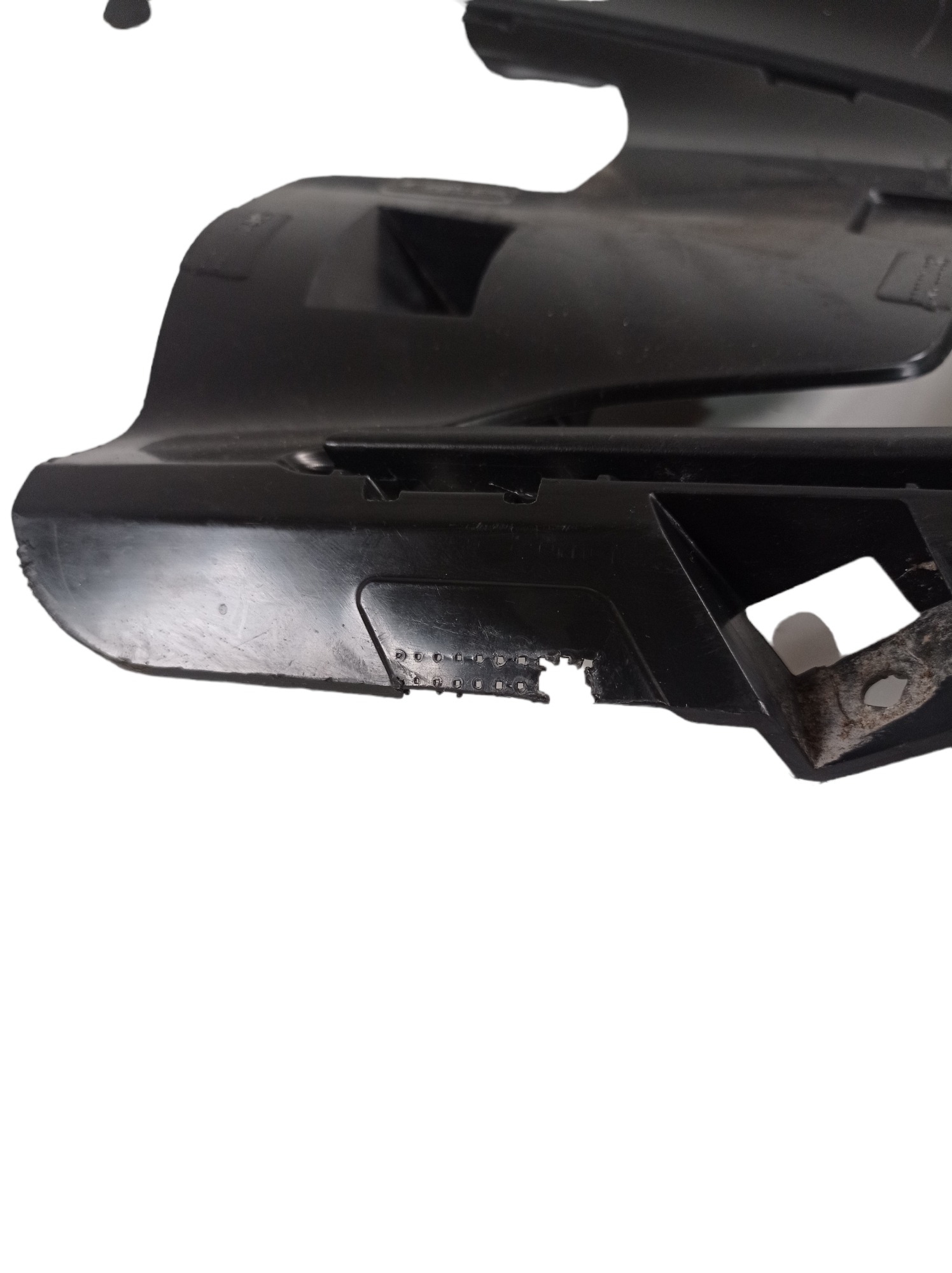 26237242 Moldura Farol Milha Direito Gm Tracker 2019 A 2021 6