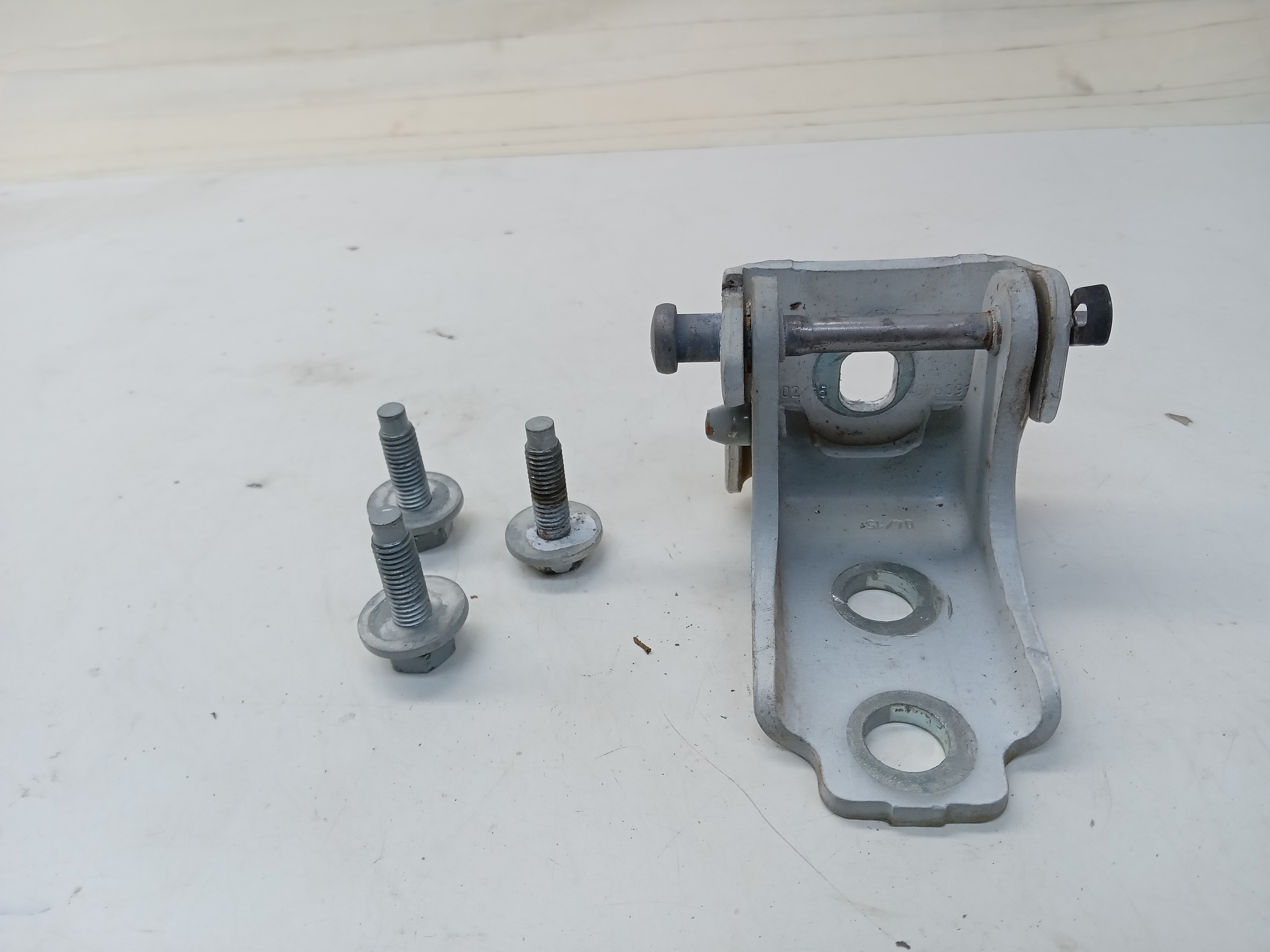 DOBRADIÇA SUPERIOR PORTA DIANTEIRA DIREITA CITROEN C3 2016 1