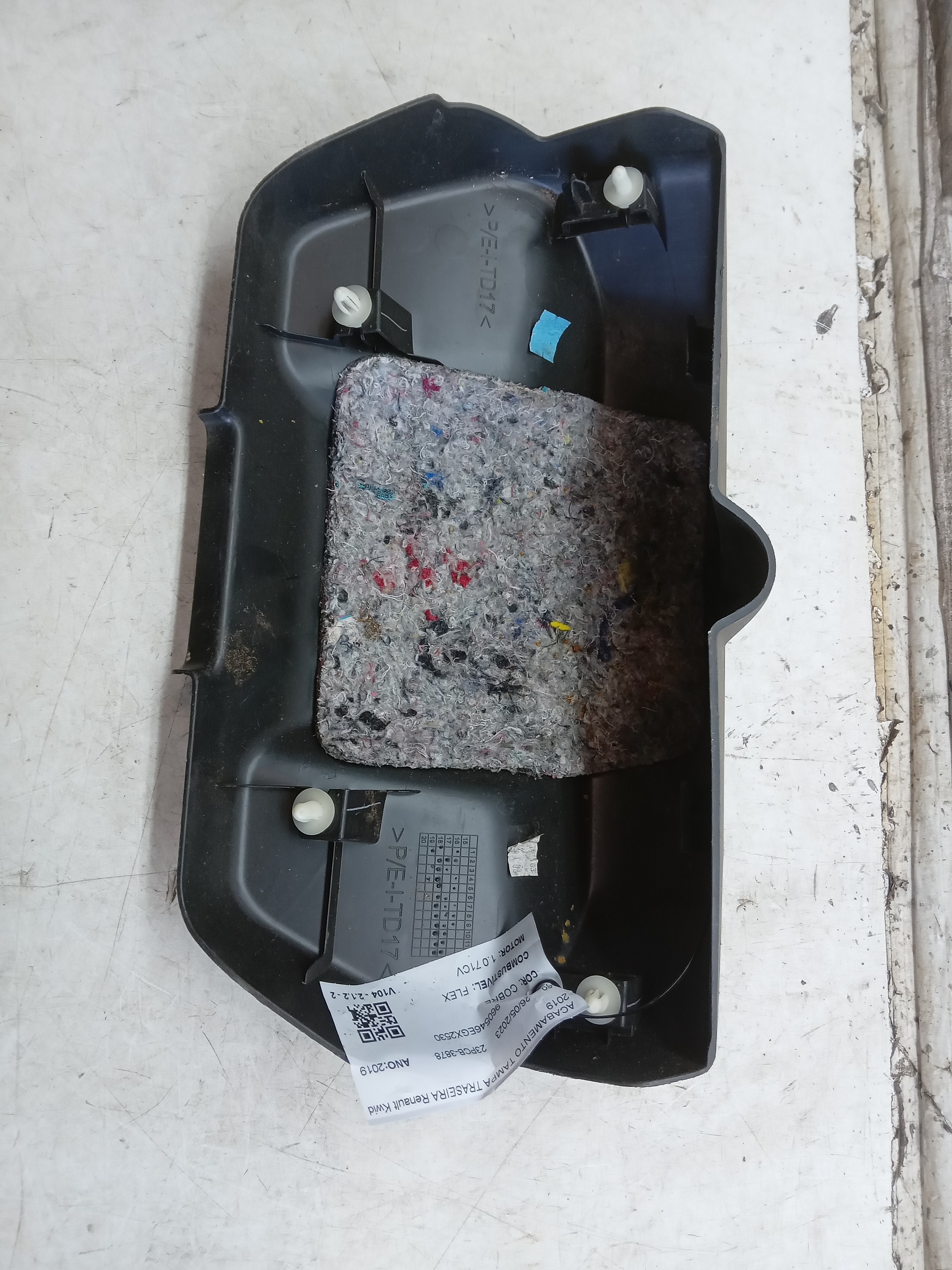 MOLDURA ACABAMENTO TAMPA TRASEIRA Renault Kwid 2019 2