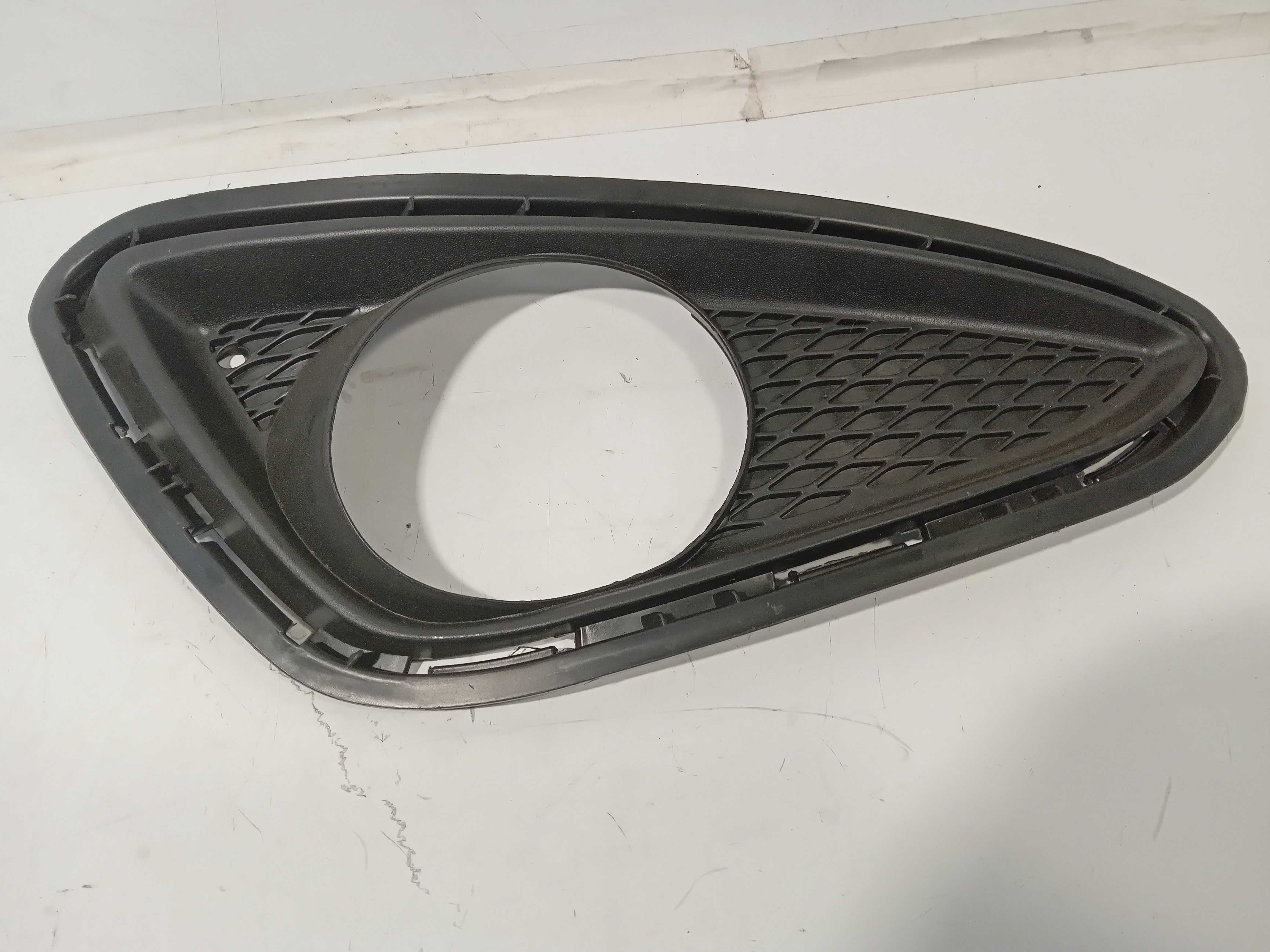 Grade Moldura Farol Milha Direito Hyundai Hb20 1
