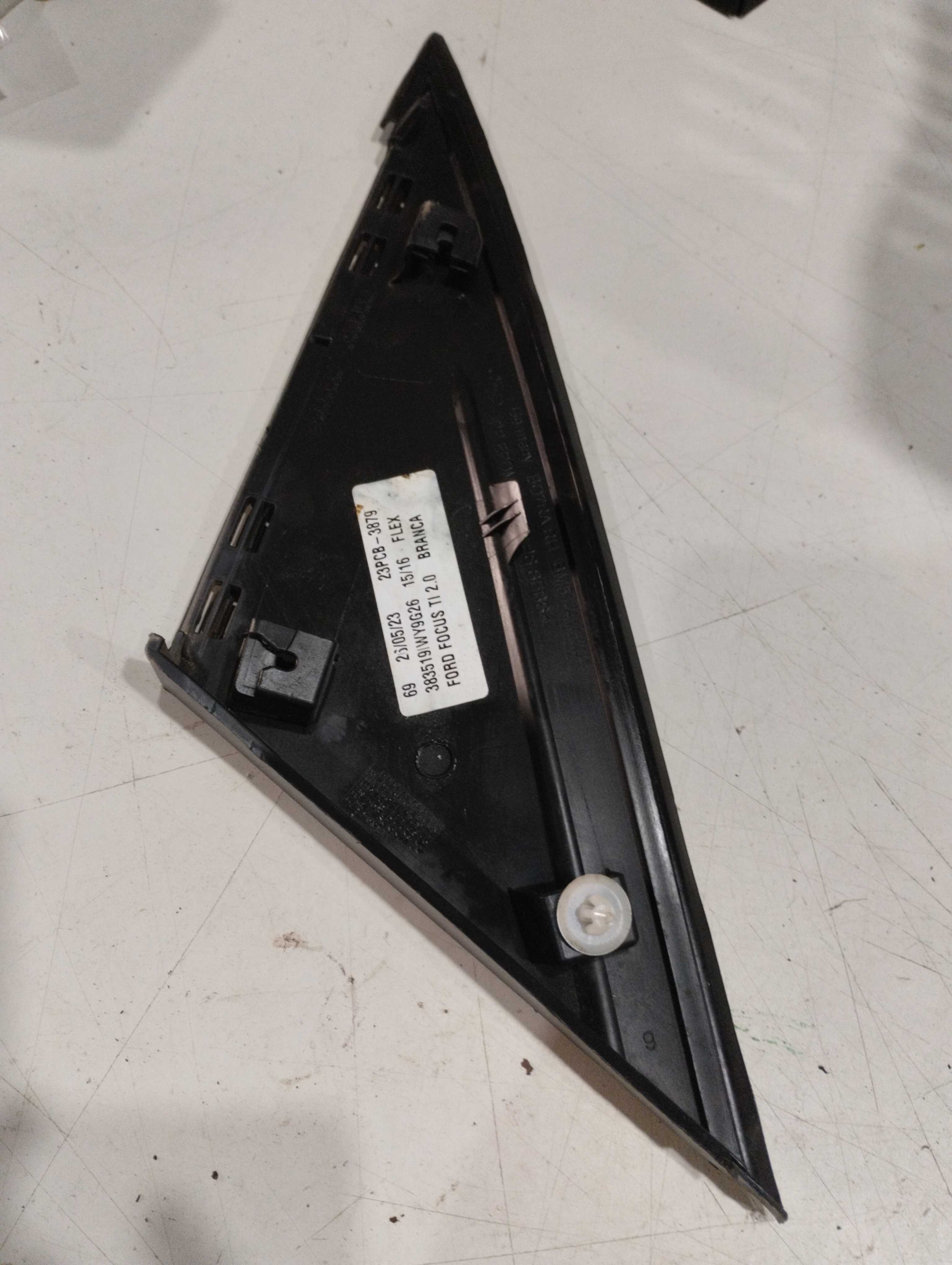 Acabamento externo retrovisor direito Ford Focus 2016 2