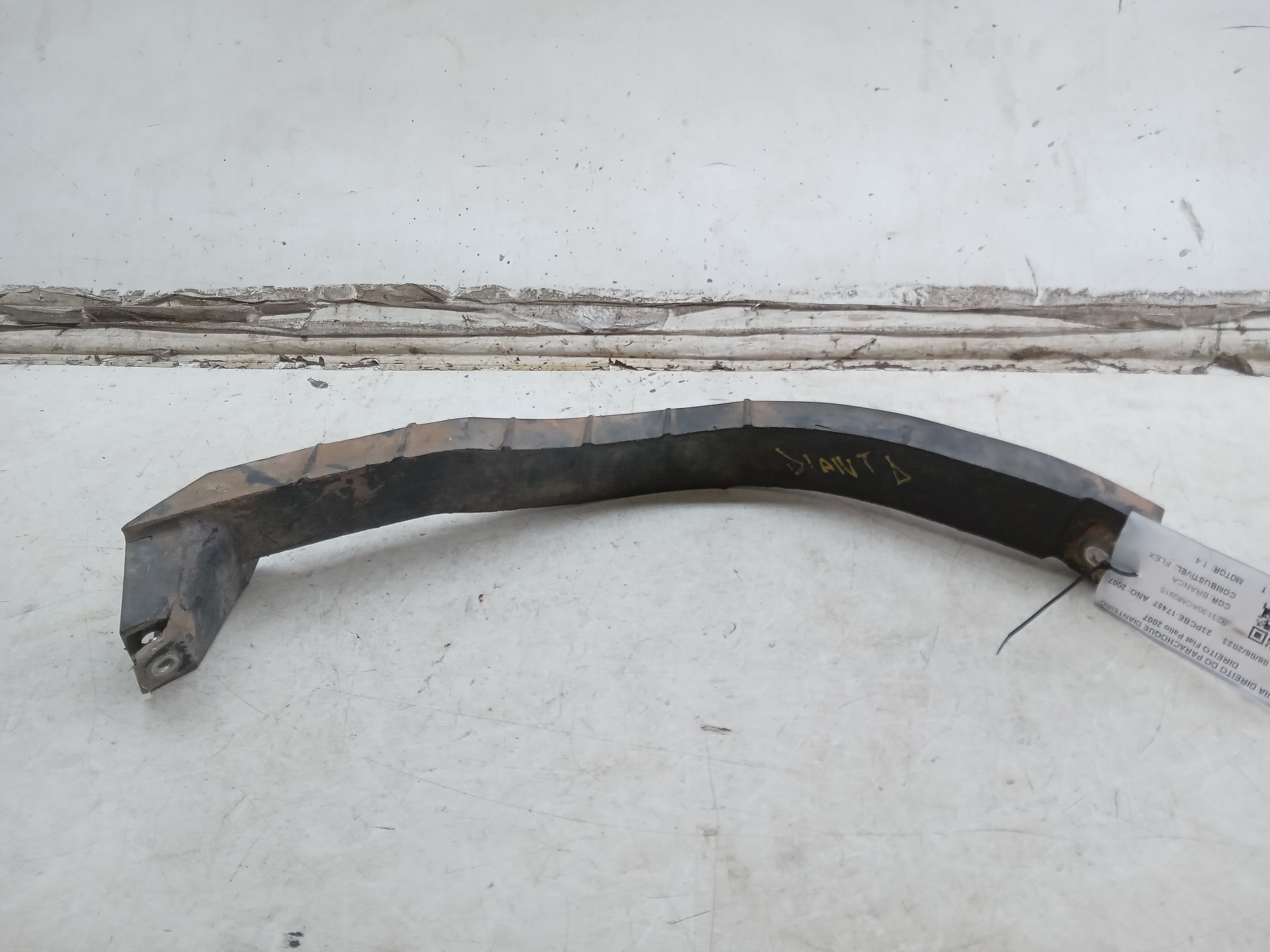 SUPORTE GUIA PARACHOQUE DIANT LD Fiat Palio 2007 1