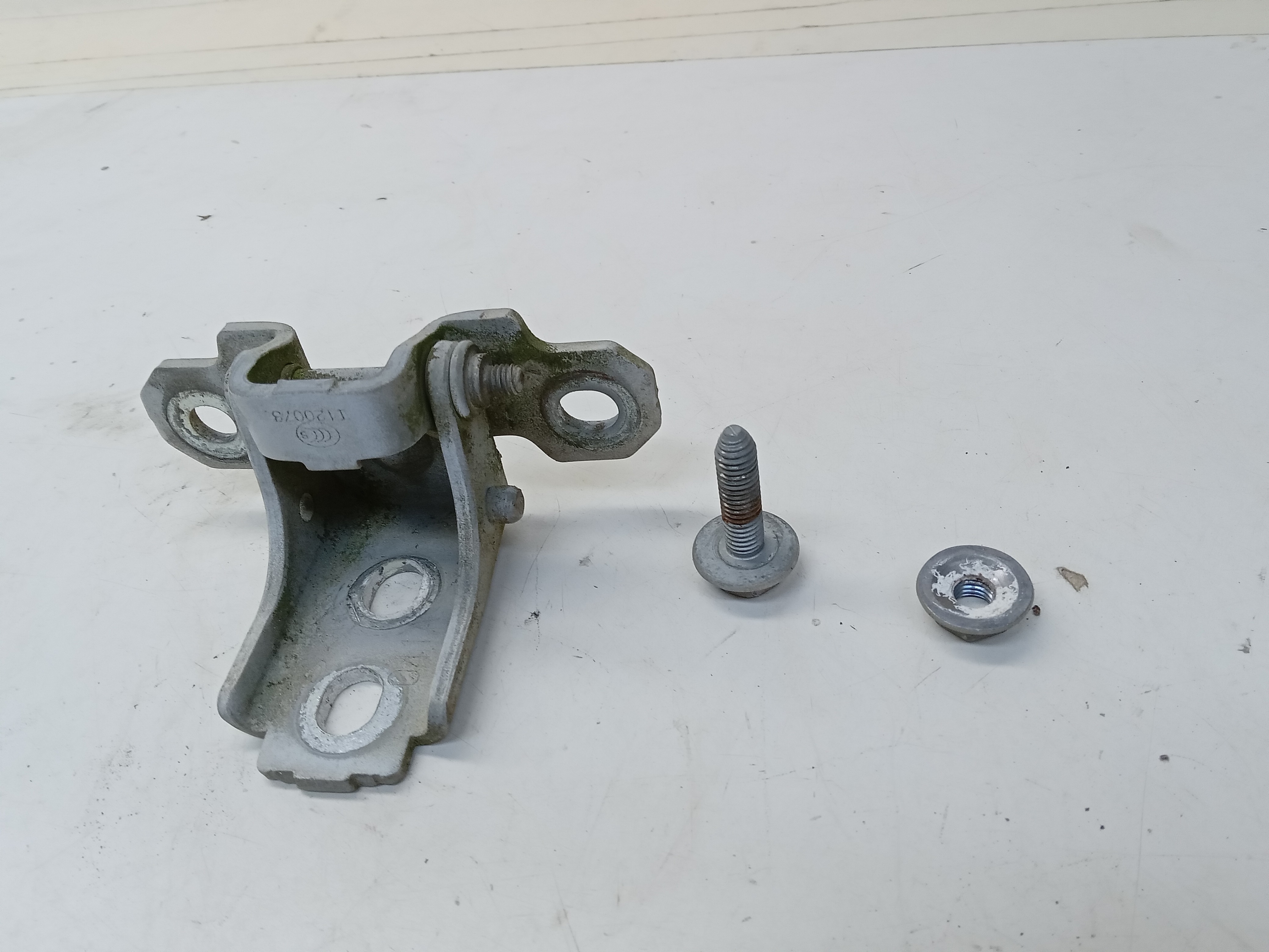 DOBRADIÇA SUPERIOR PORTA DIANTEIRA LE RENAULT FLUENCE 2011