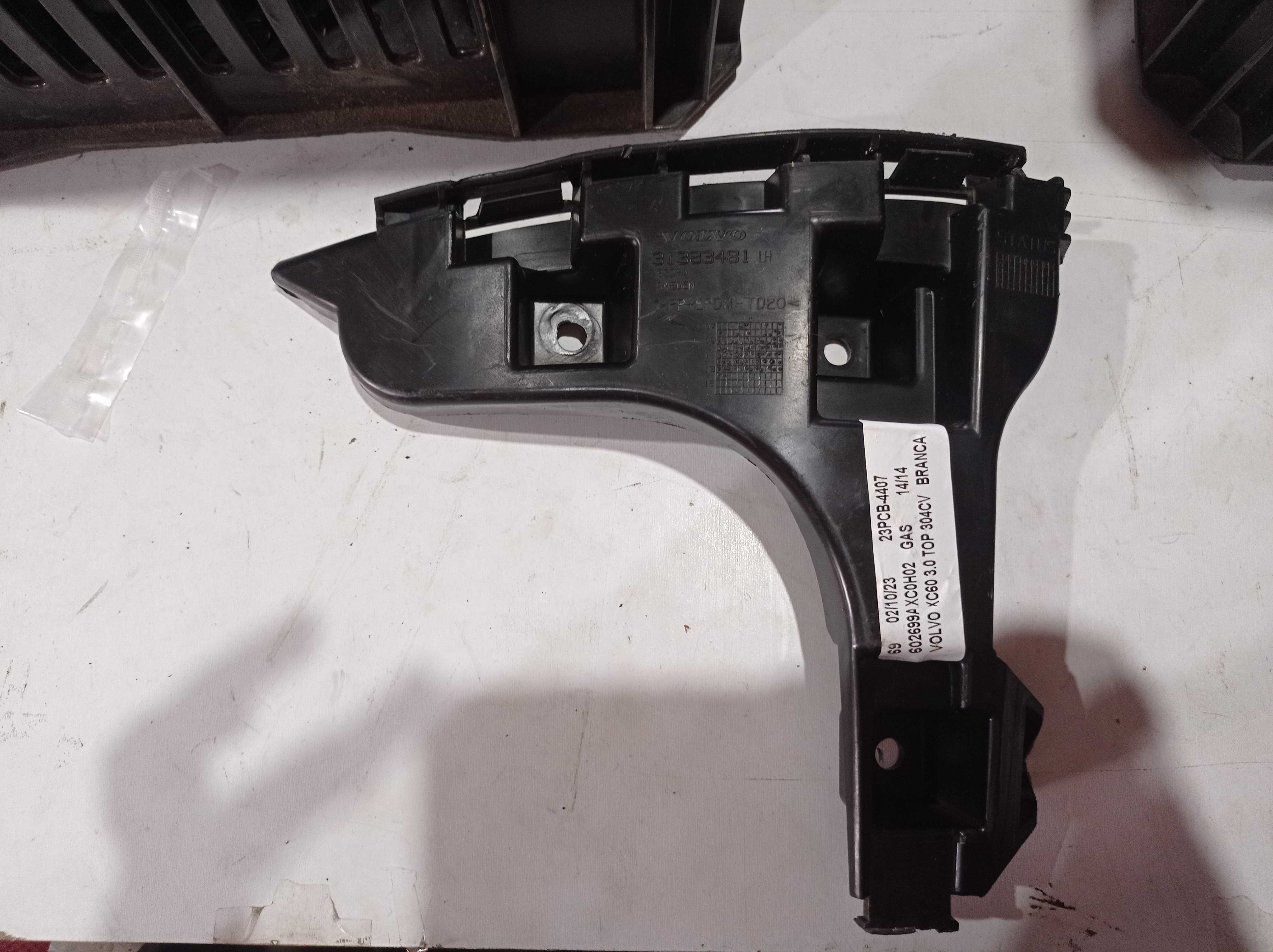 GUIA SUPORTE PARACHOQUE TRASEIRO ESQUERDO VOLVO XC60 08 13 1