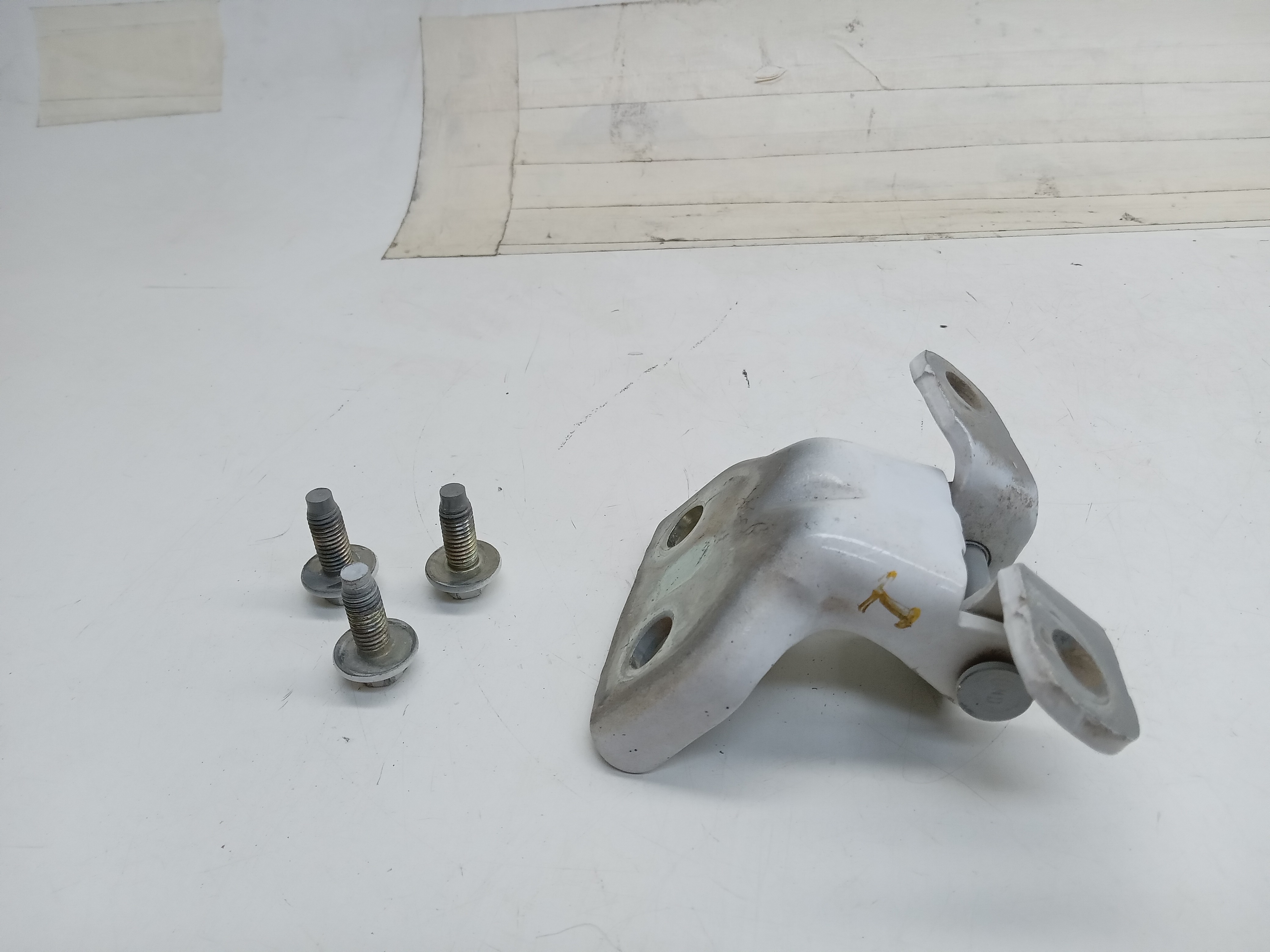 DOBRADIÇA SUPERIOR PORTA TRAS LE FORD FIESTA SEDAN 2014 2