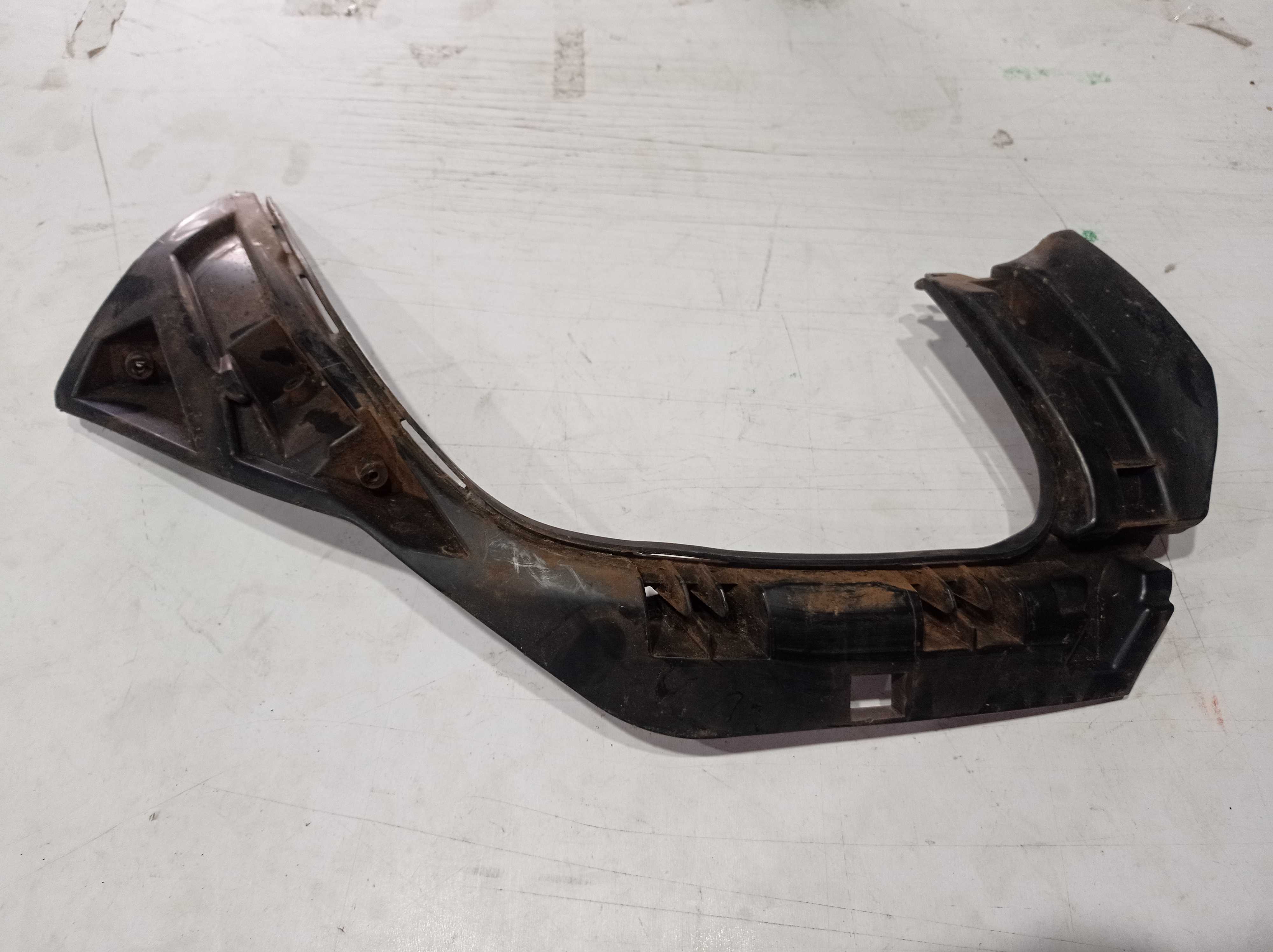 SUPORTE PLACA TRASEIRA DIREITA VOLVO XC60 2015
