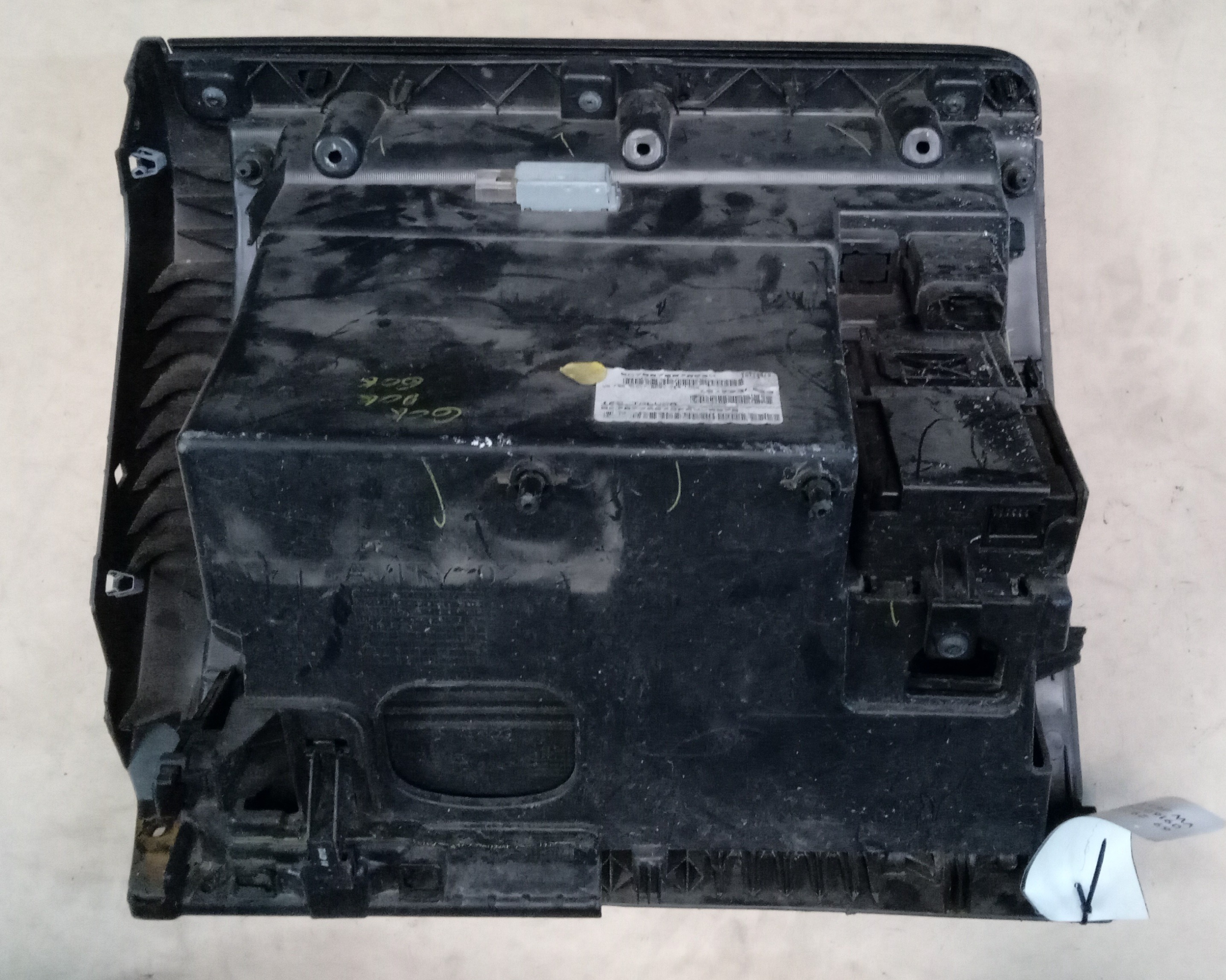 PORTA LUVAS VW JETTA 2013 1
