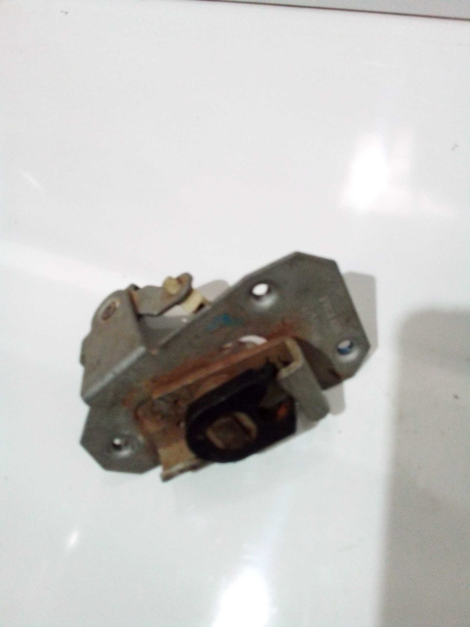 Fechadura Tampa Traseira Esquerda Saveiro 1996 5u7827505a 4