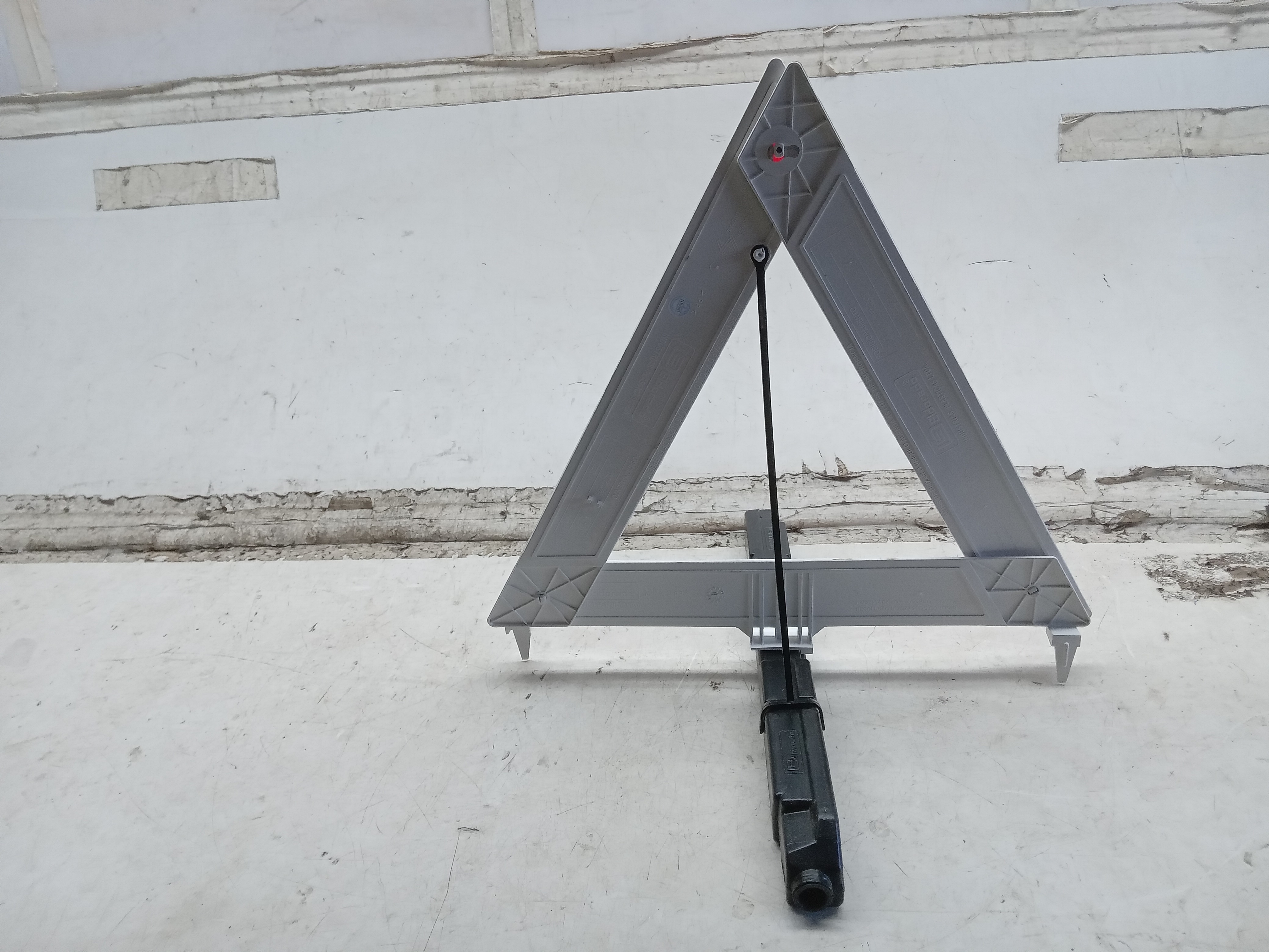TRIANGULO NISSAN MARCH 2012 2