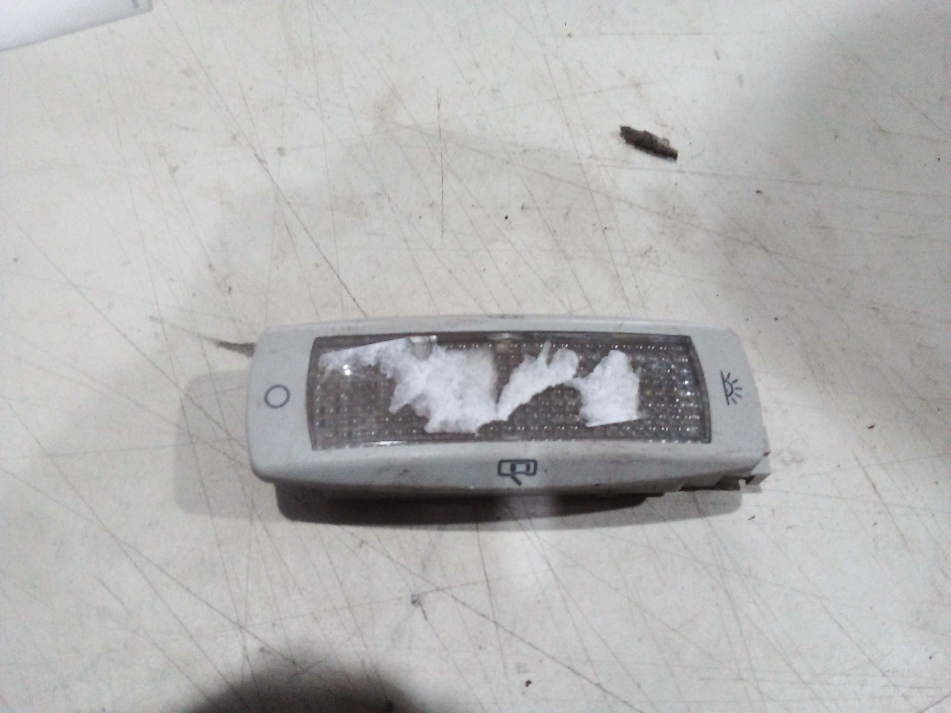 LUZ CORTESIA TETO TIGUAN 2011 5N0947291 1