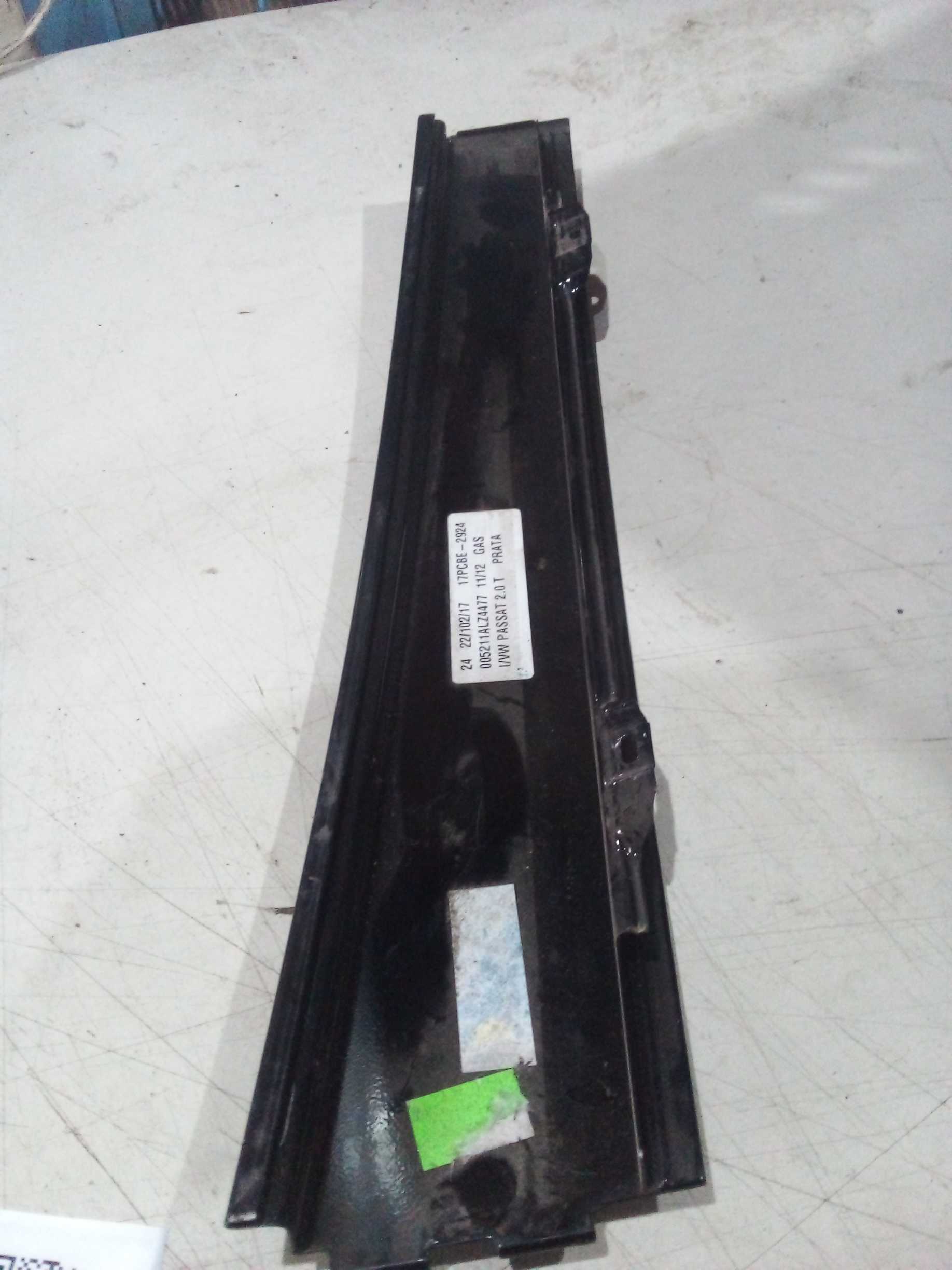 MOLDURA EXT PORTA TRÁS ESQUERDA  PASSAT 2011 2