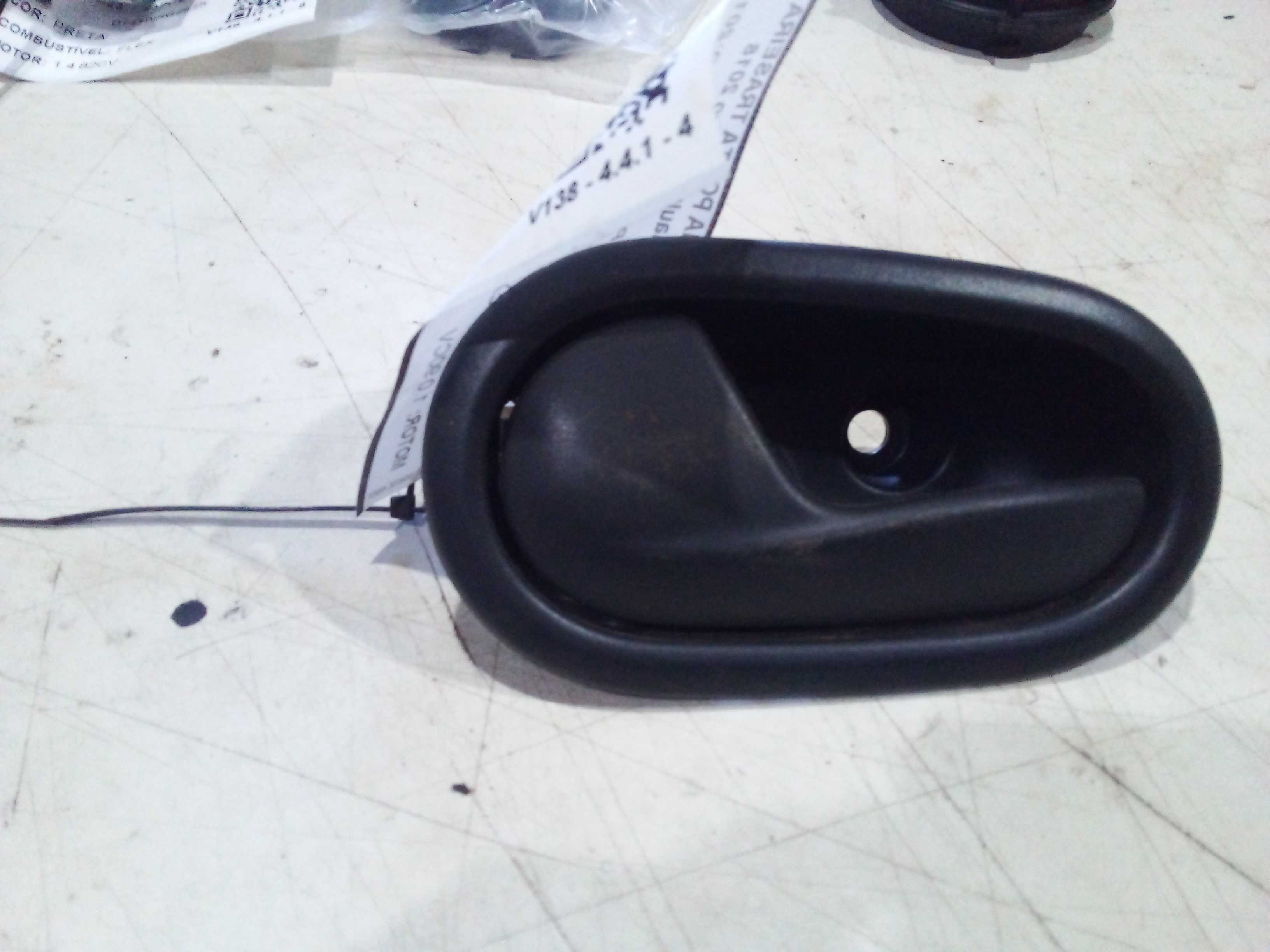 MAÇANETA INTERNA PORTA TRASEIRA ESQUERDA Renault Sandero 201 1