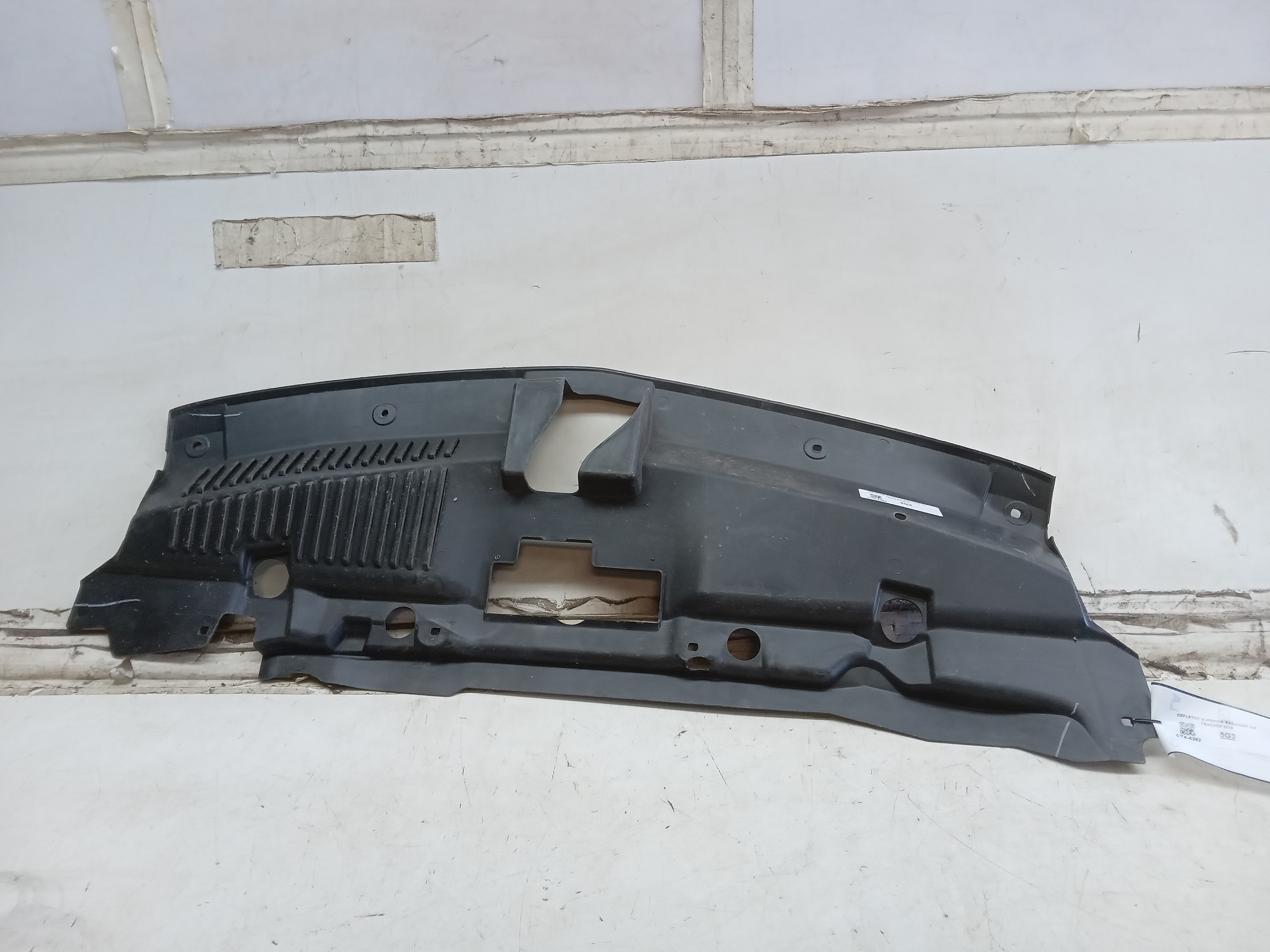 DEFLETOR SUPERIOR RADIADOR GM TRACKER 2018 2