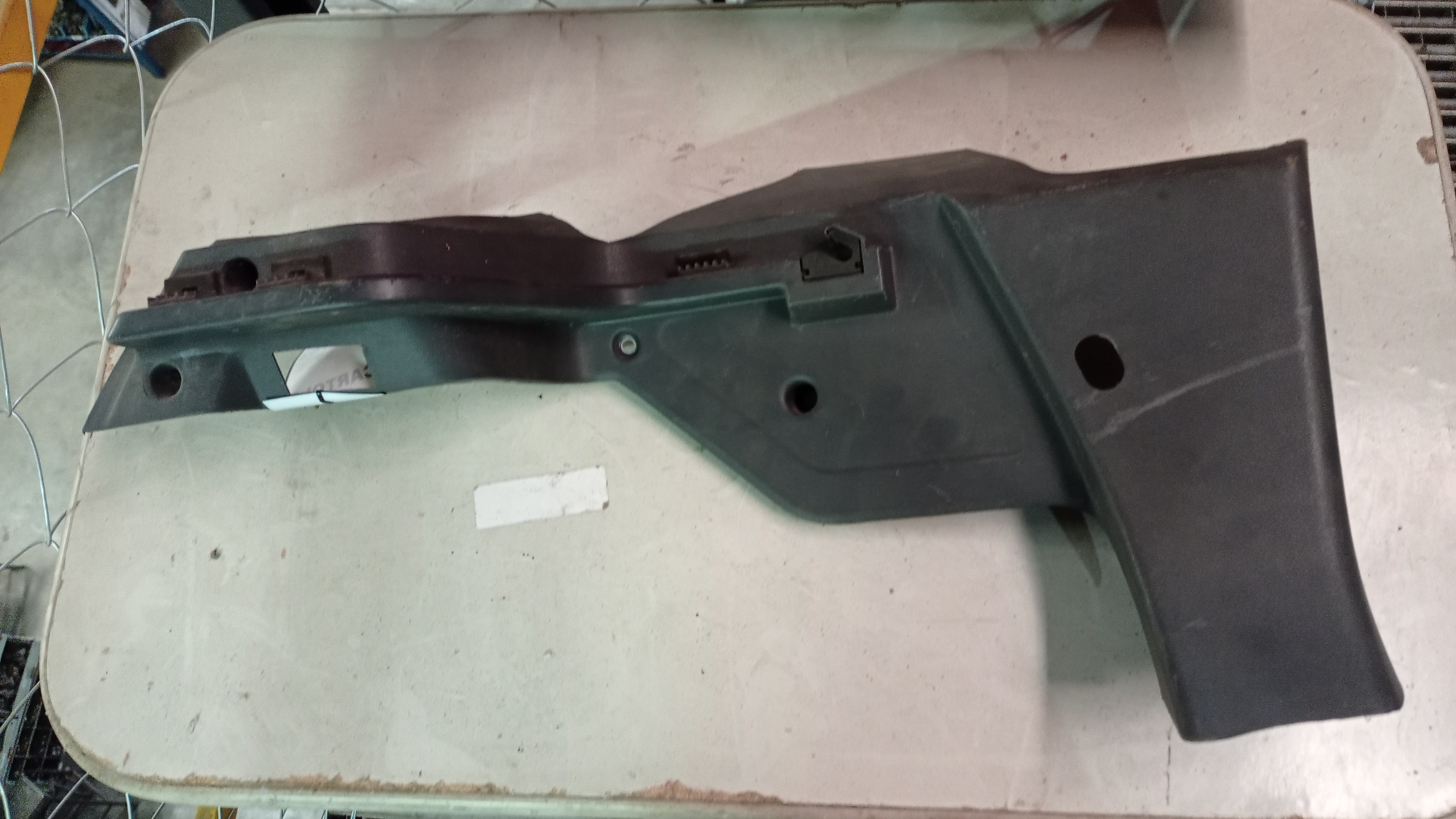 735369091 Suporte Tampao Bagagito Tra Esq Fiat Idea Original 1