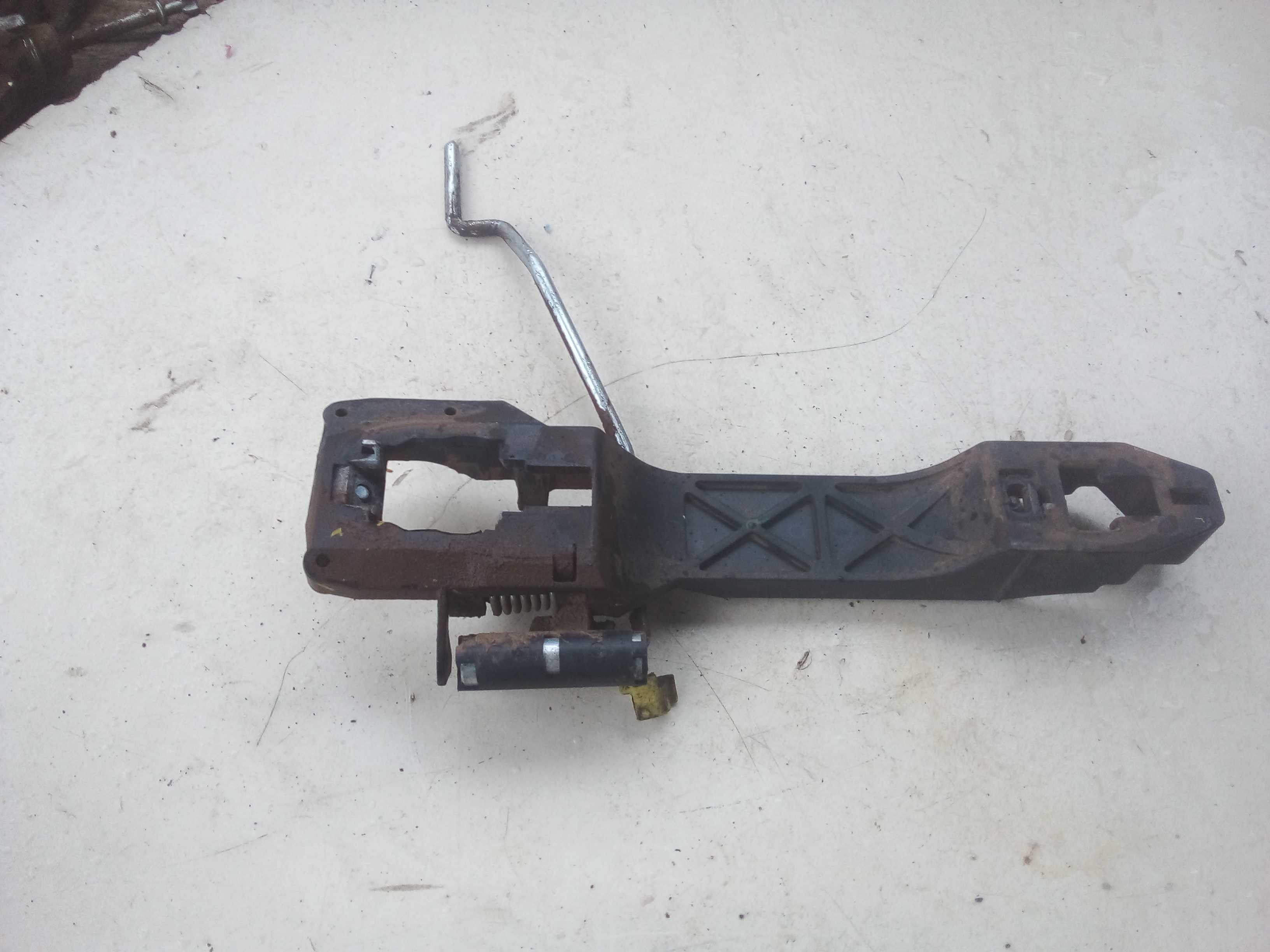 BASE SUPORTE MAÇANETA DIANT ESQ HILUX 2010