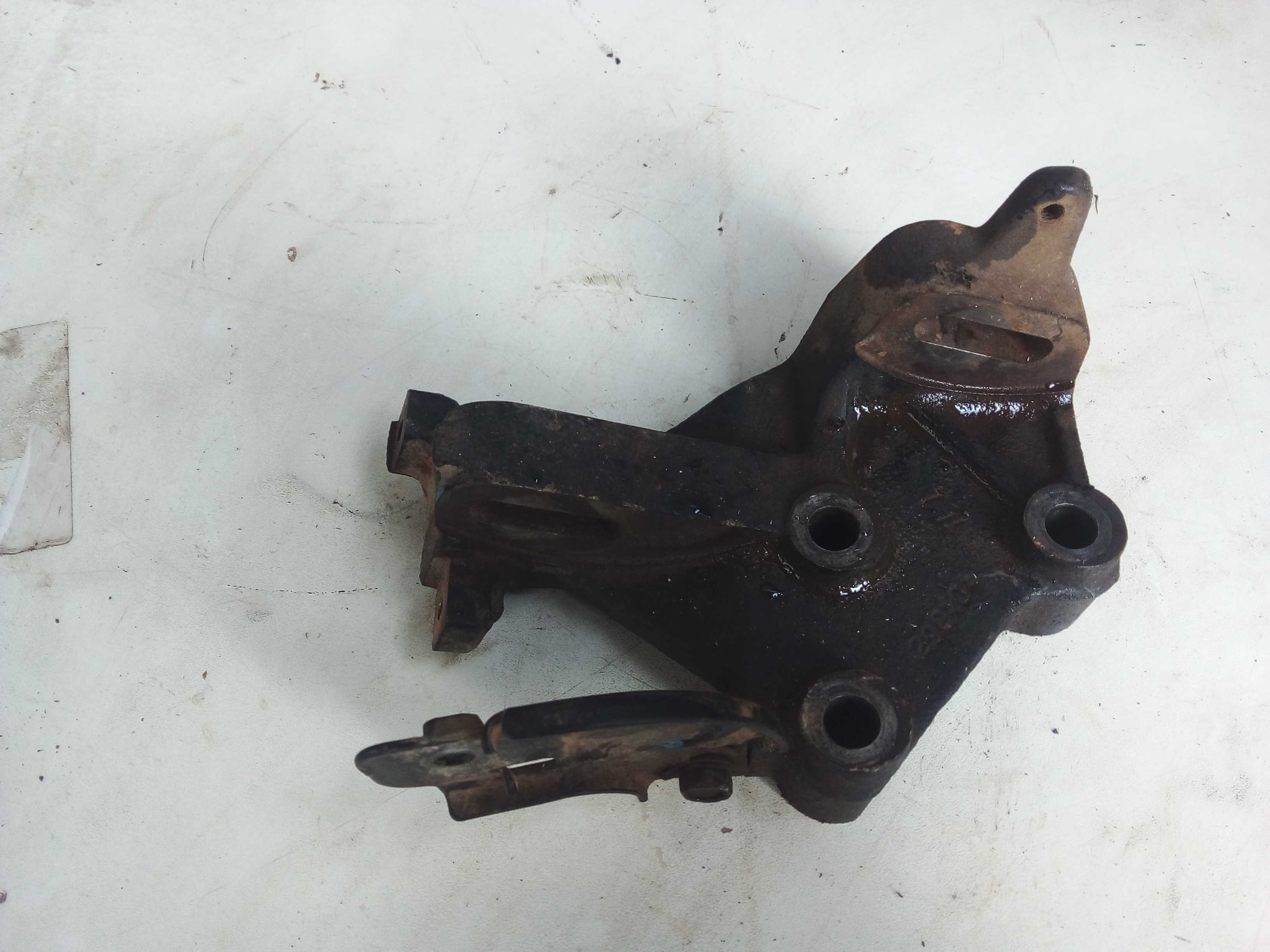 SUPORTE BOMBA DIREÇÃO HIDRÁULICA CIVI  2004 MOTOR 1.7