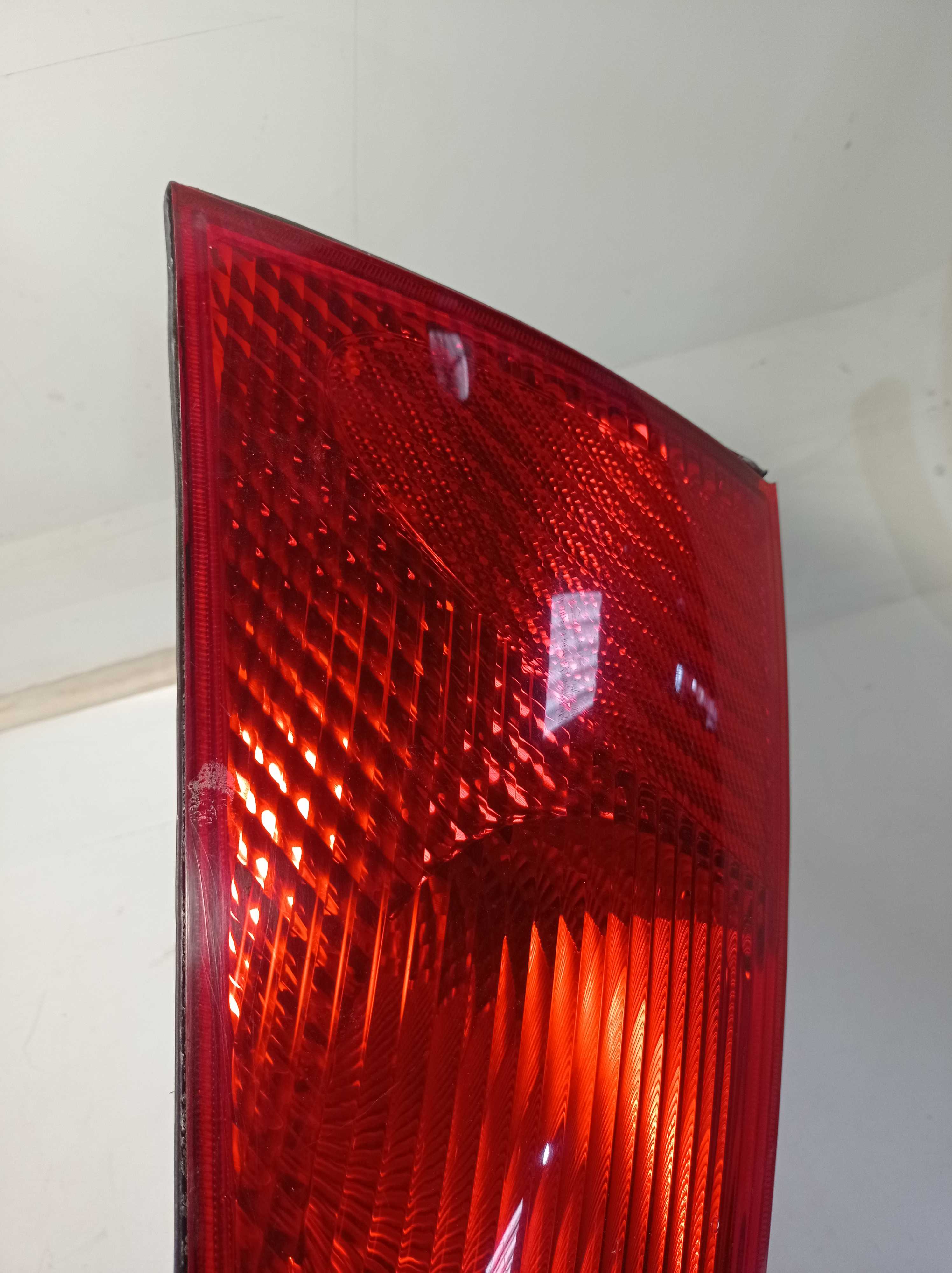 LANTERNA TRASEIRA ESQUERDA FORD FOCUS HATCH 2000 A 2008 3