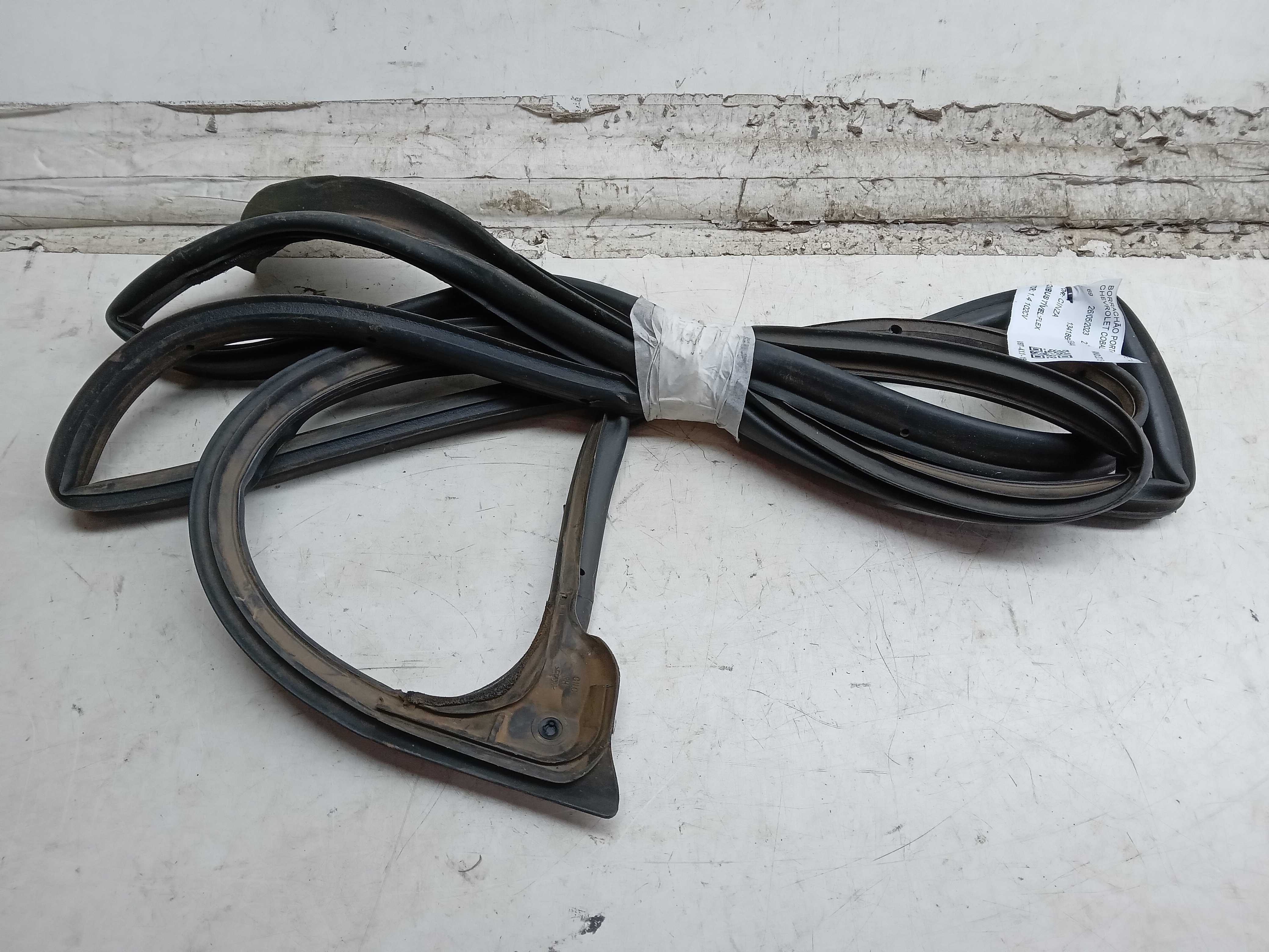 BORRACHÃO PORTA DIANTEIRA DIREITA CHEVROLET COBALT 2013 1