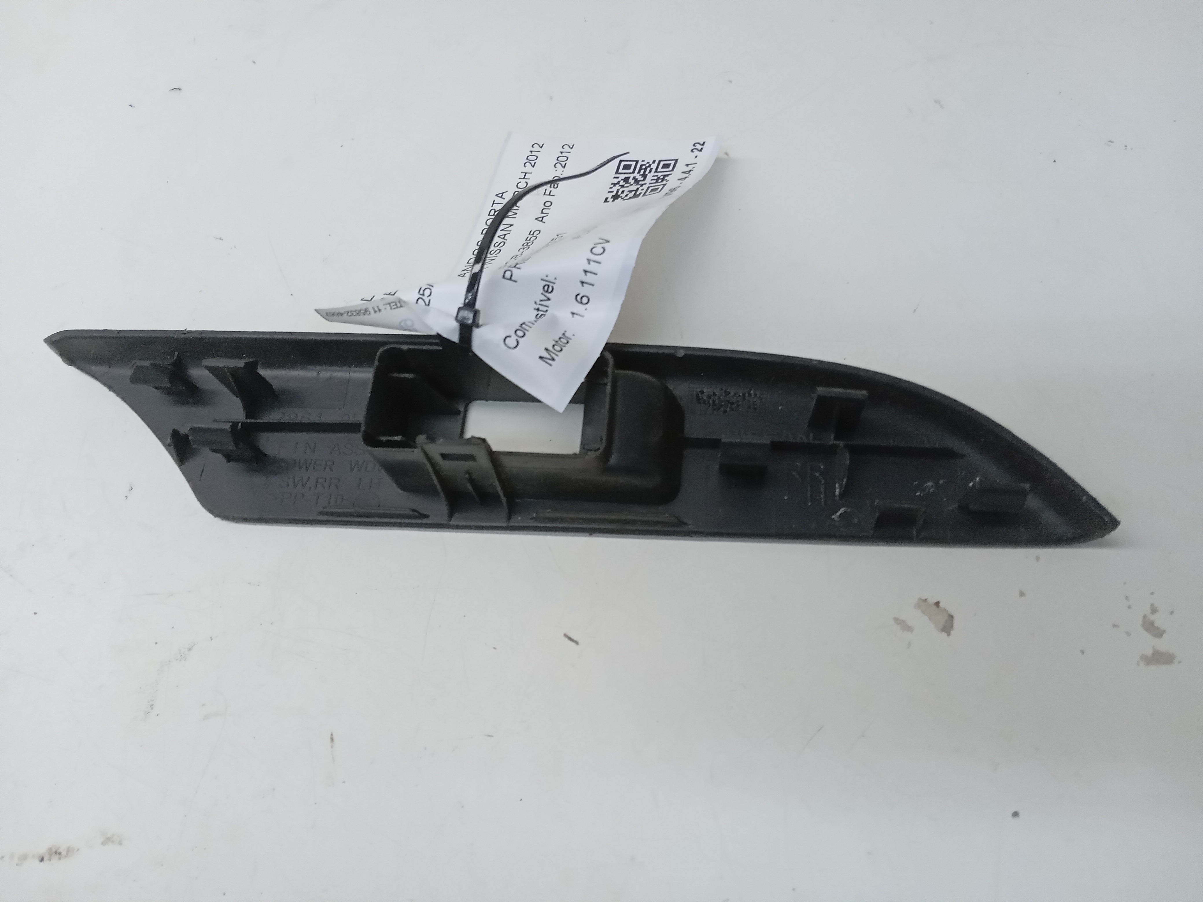 MOLDURA COMANDOS PORTA TRASEIRA ESQUERDA NISSAN MARCH 2012 2