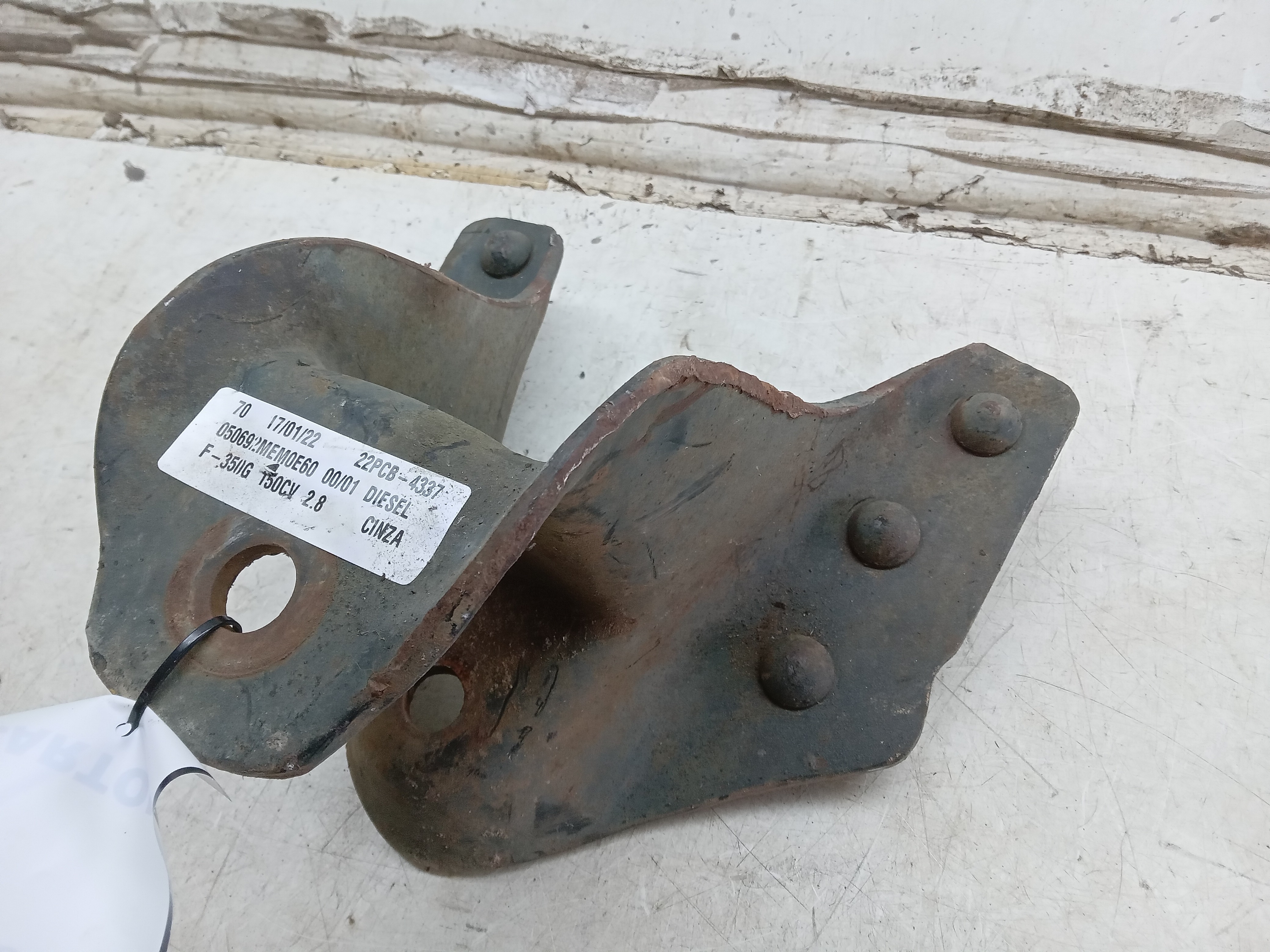 SUPORTE FEIXE MOLA FORD F350 2001 2