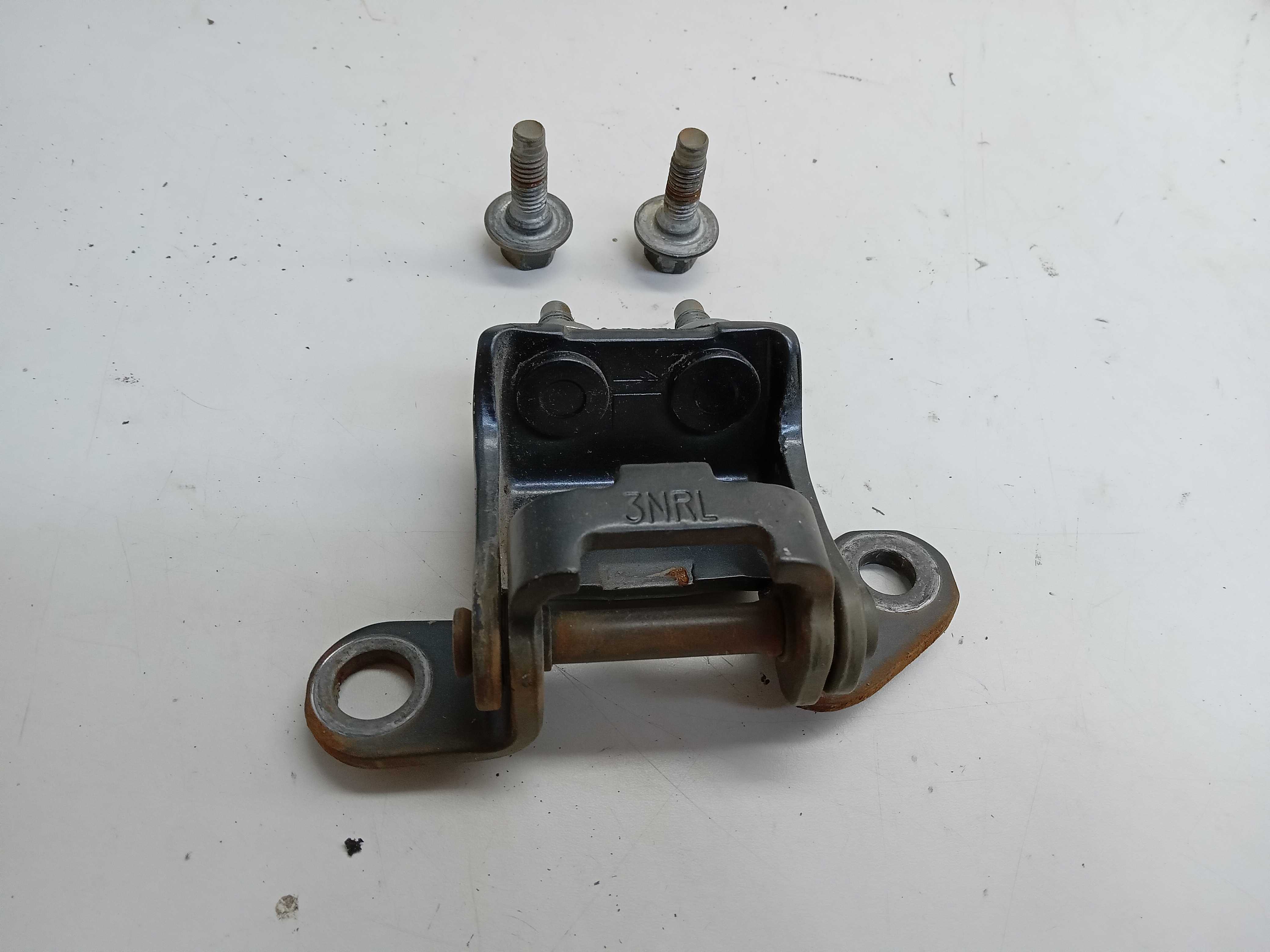 DOBRADIÇA SUPERIOR PORTA TRASEIRA ESQUERDA Honda Civic 2005 1