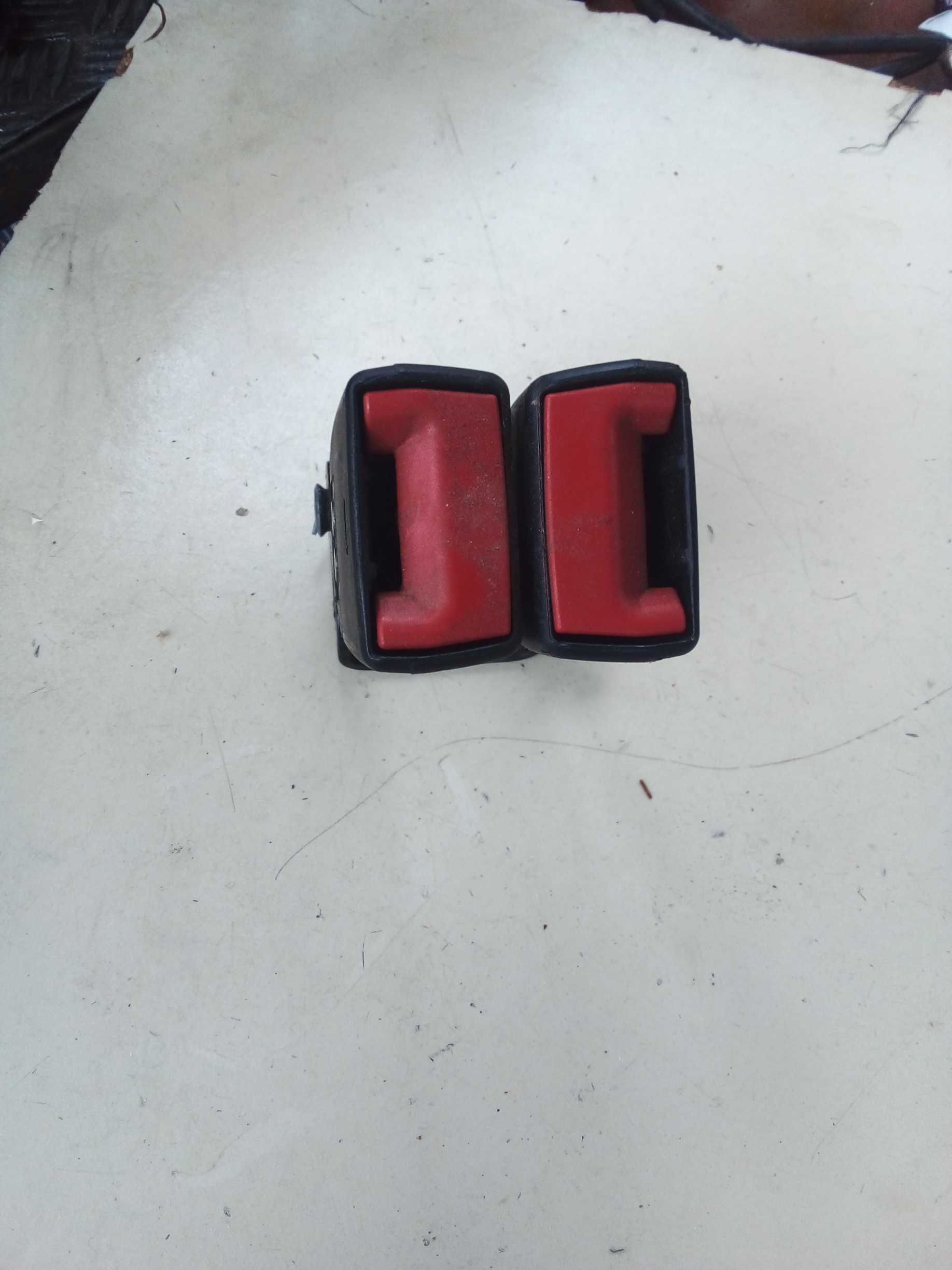 CINTO ENGATE FEMEA TRAS CENTRAL VOLVO XC60 2014 34130685 1