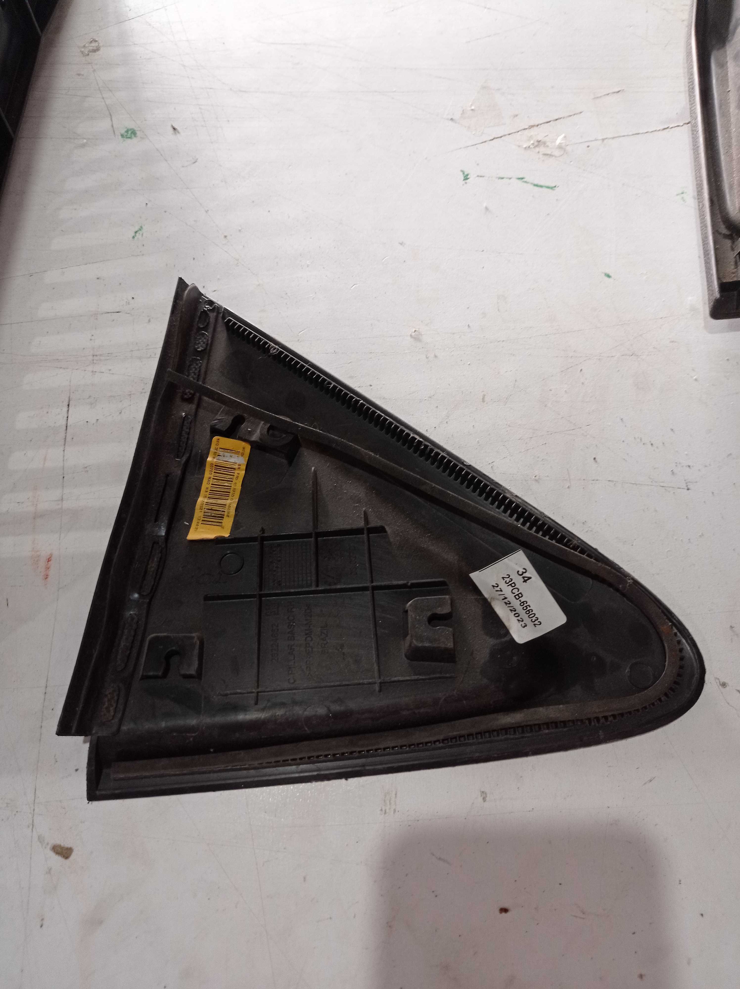 MOLDURA PAINEL LATERAL DIREITA GM ONIX 2020 2