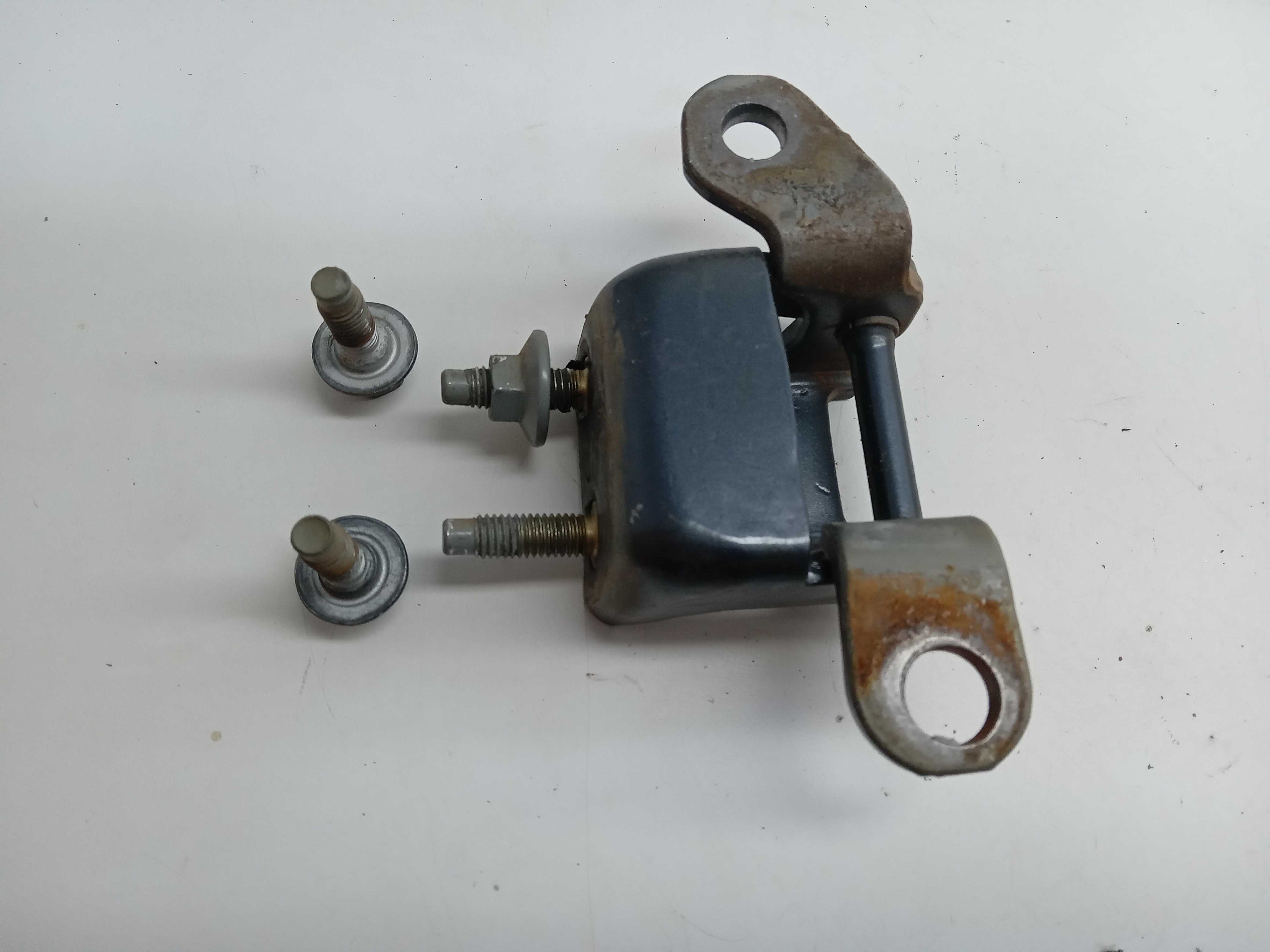 DOBRADIÇA SUPERIOR PORTA TRASEIRA DIREITA Honda Civic 2005 1