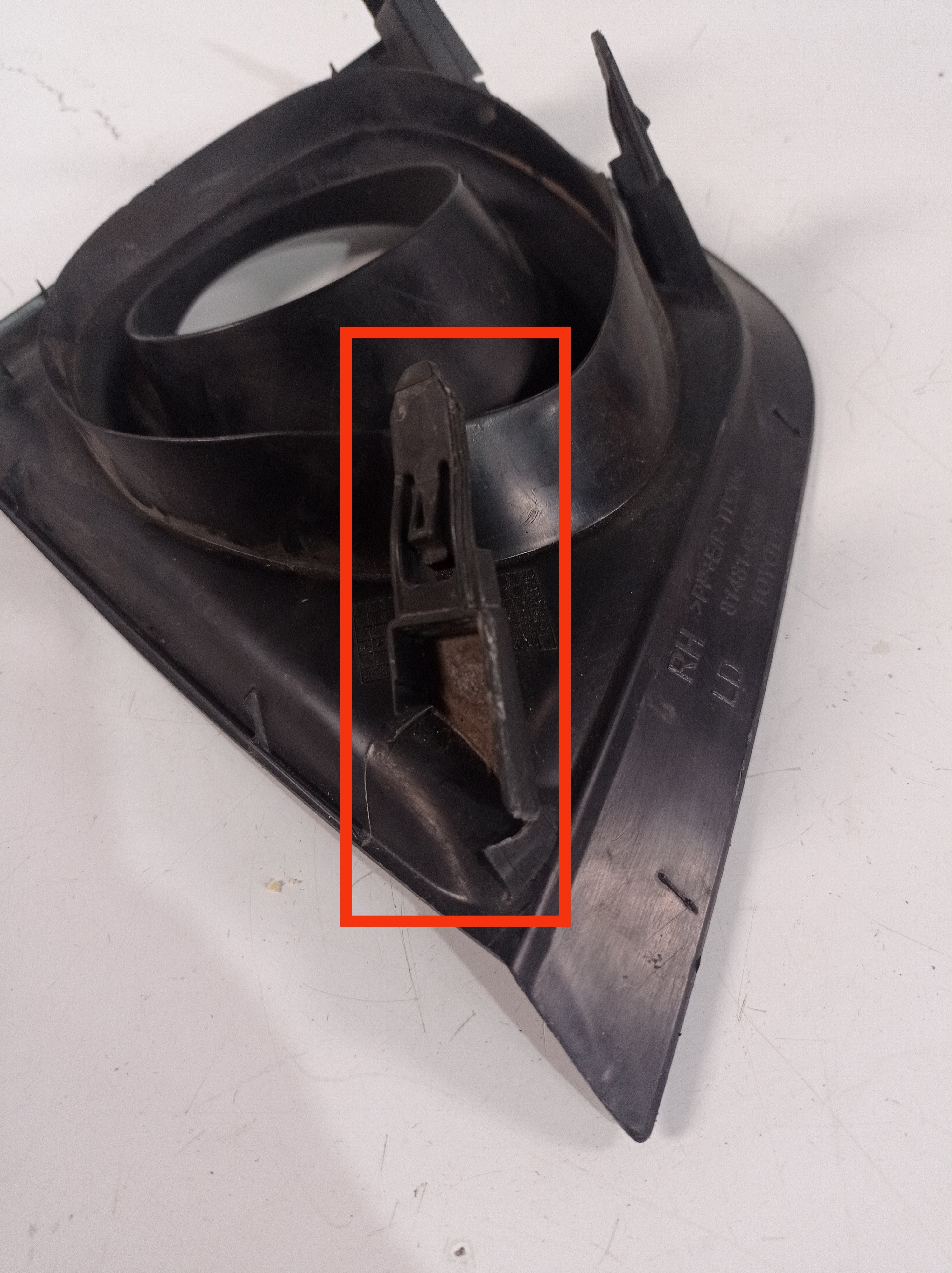8148102470 Moldura Farol Milha Direito Toyota Corolla 14 15 5