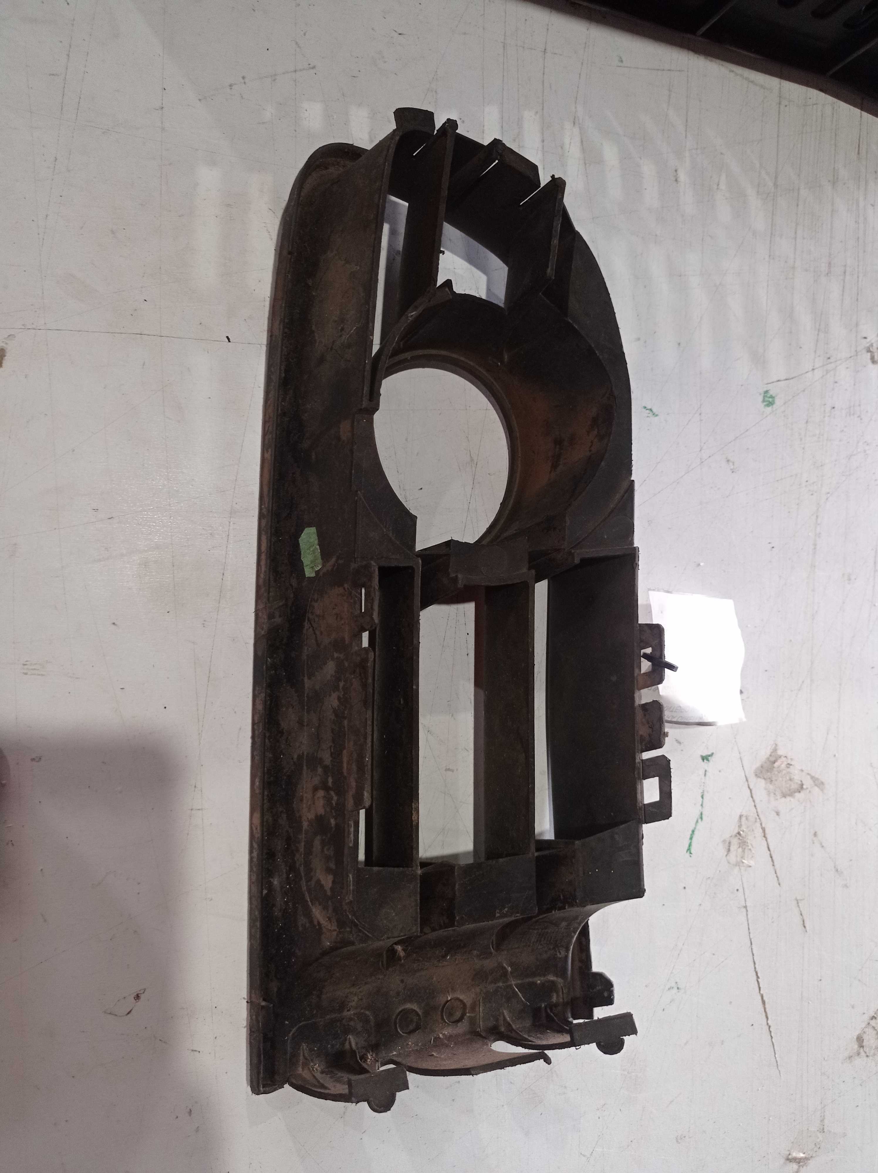 MOLDURA DIREITA DO PARACHOQUE DIANTEIRO Volkswagen Polo 2002 2