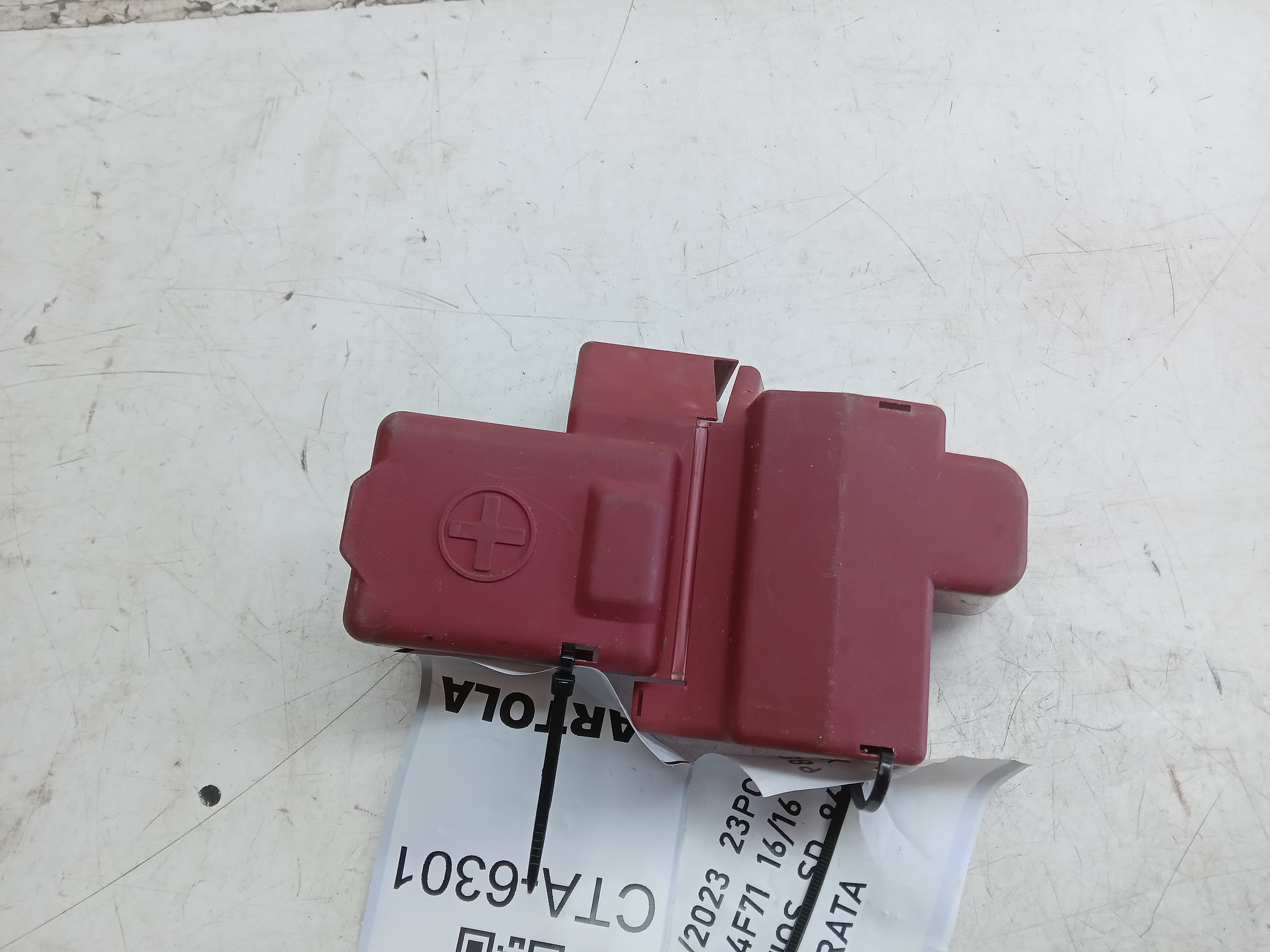 TAMPA CAPA POLO POSITIVO BATERIA TOYOTA ETIOS 2016