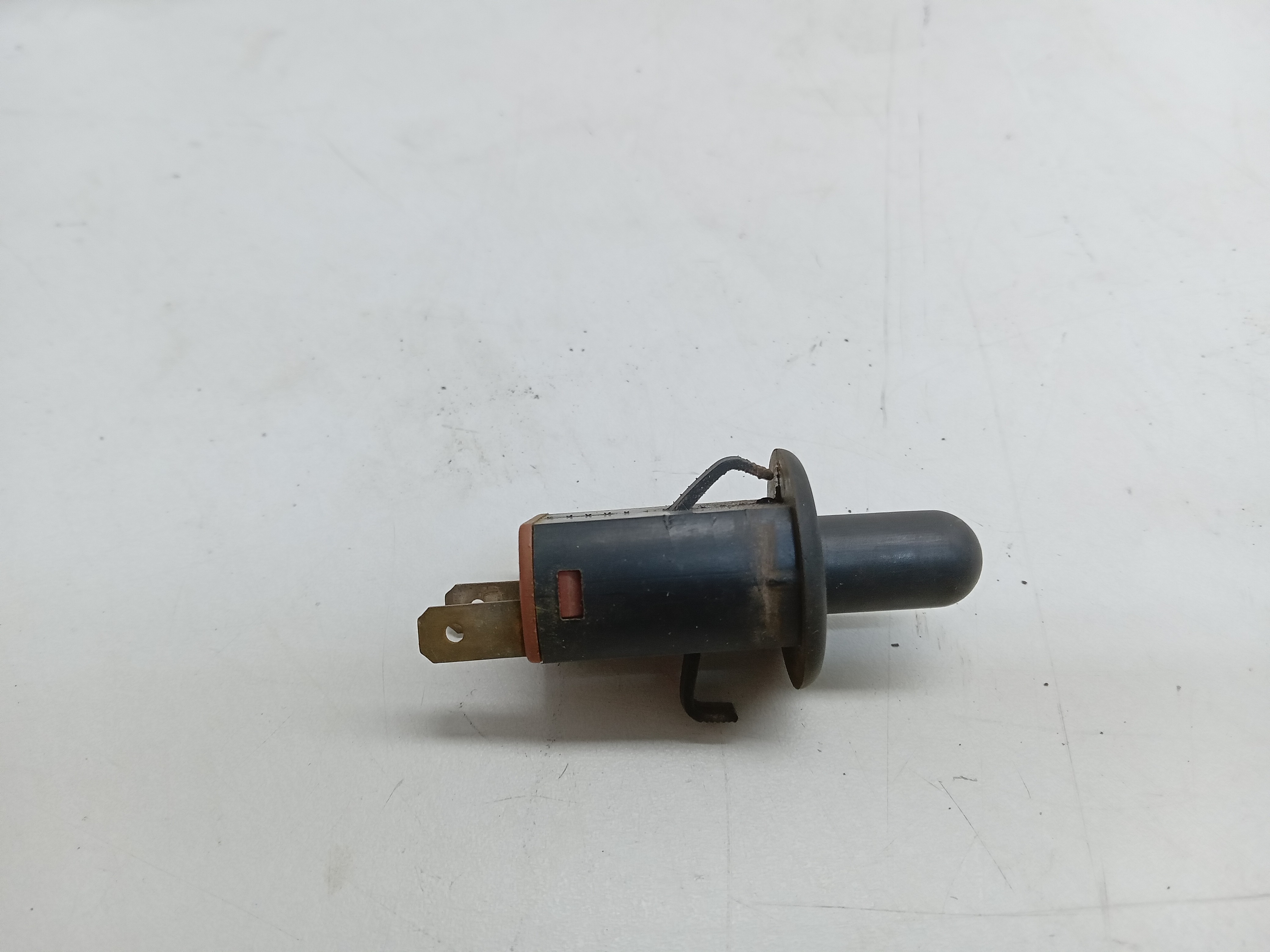 INTERRUPTOR DA LAMPADA CAPÔ CITROEN C3 2016 1