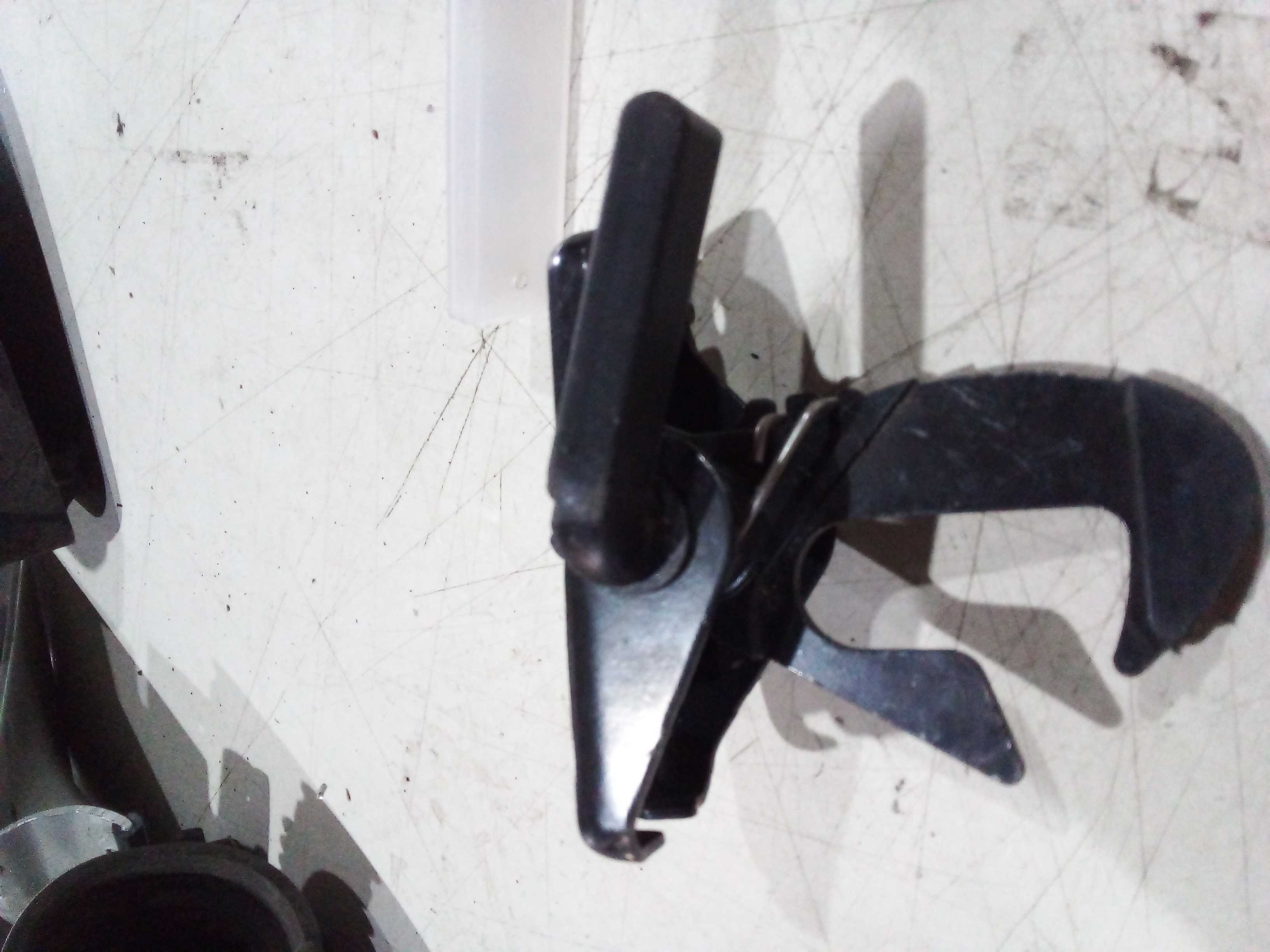 BATENT TRAVA LIBERAR CAPO AUDI A3 2016  8v0828480a