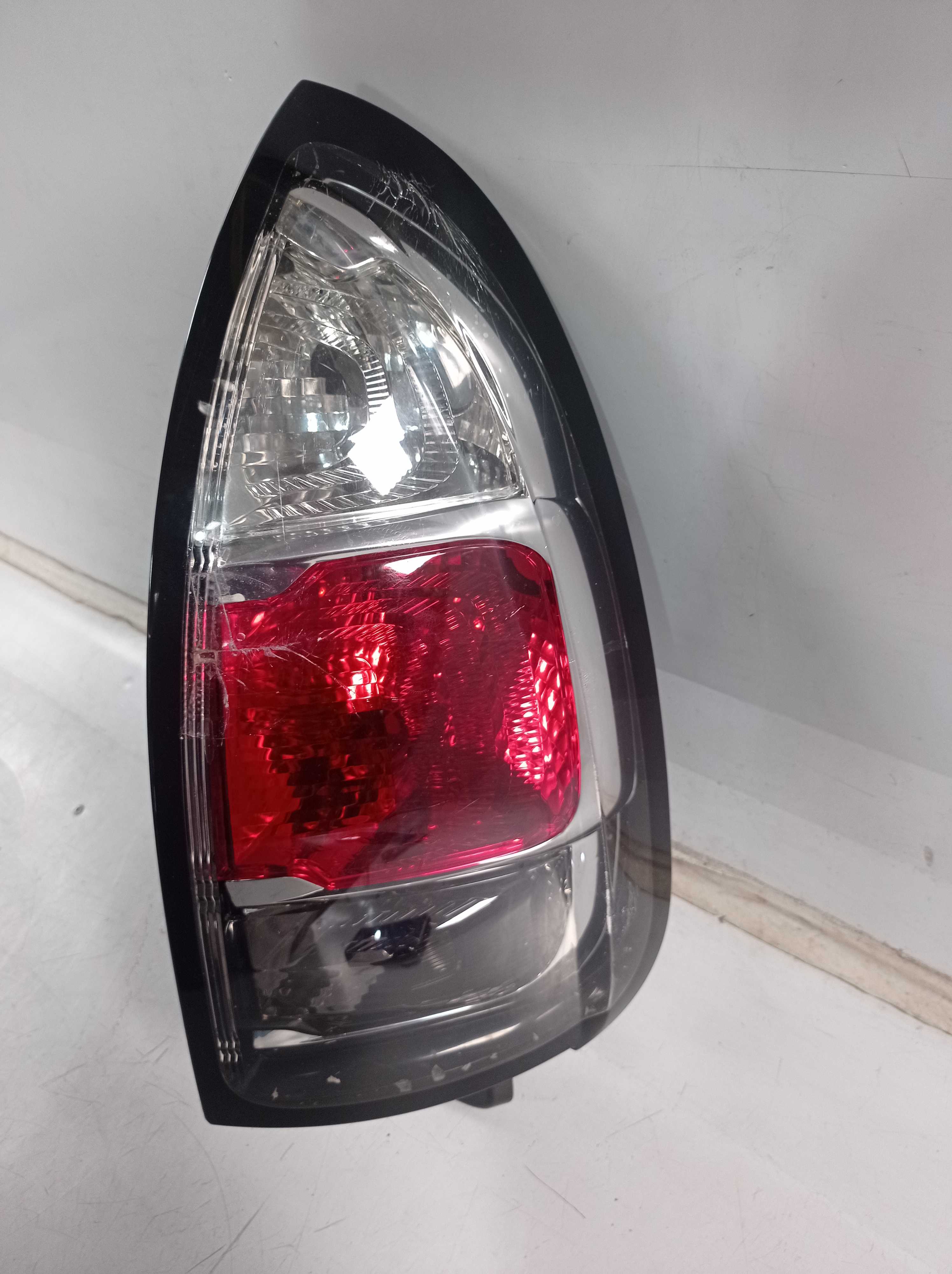 LANTERNA TRASEIRA DIREITA CITROEN AIRCROSS 2011 RECUPERADA 1