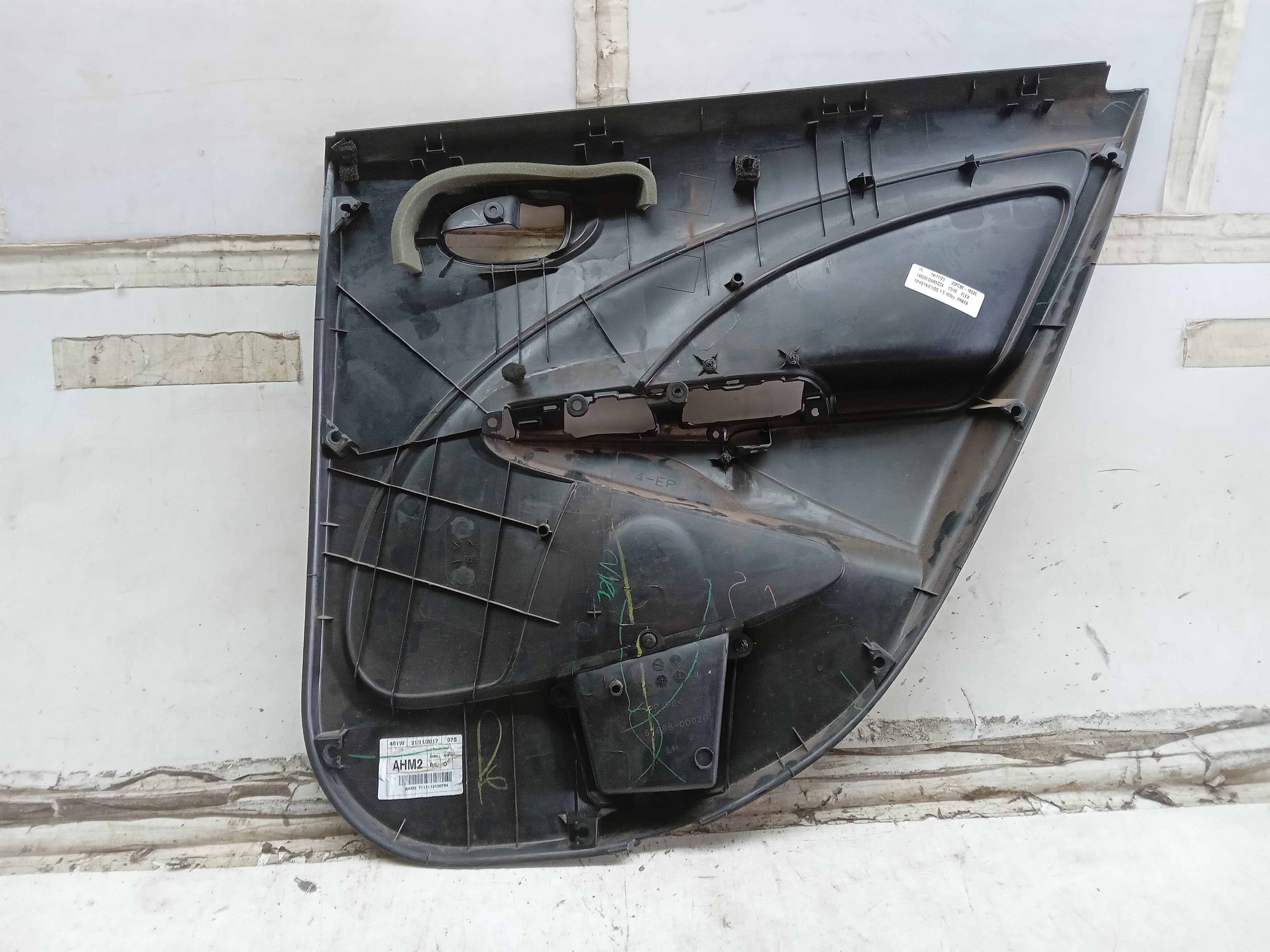 FORRO PORTA TRAS LE TOYOTA ETIOS 2018 2