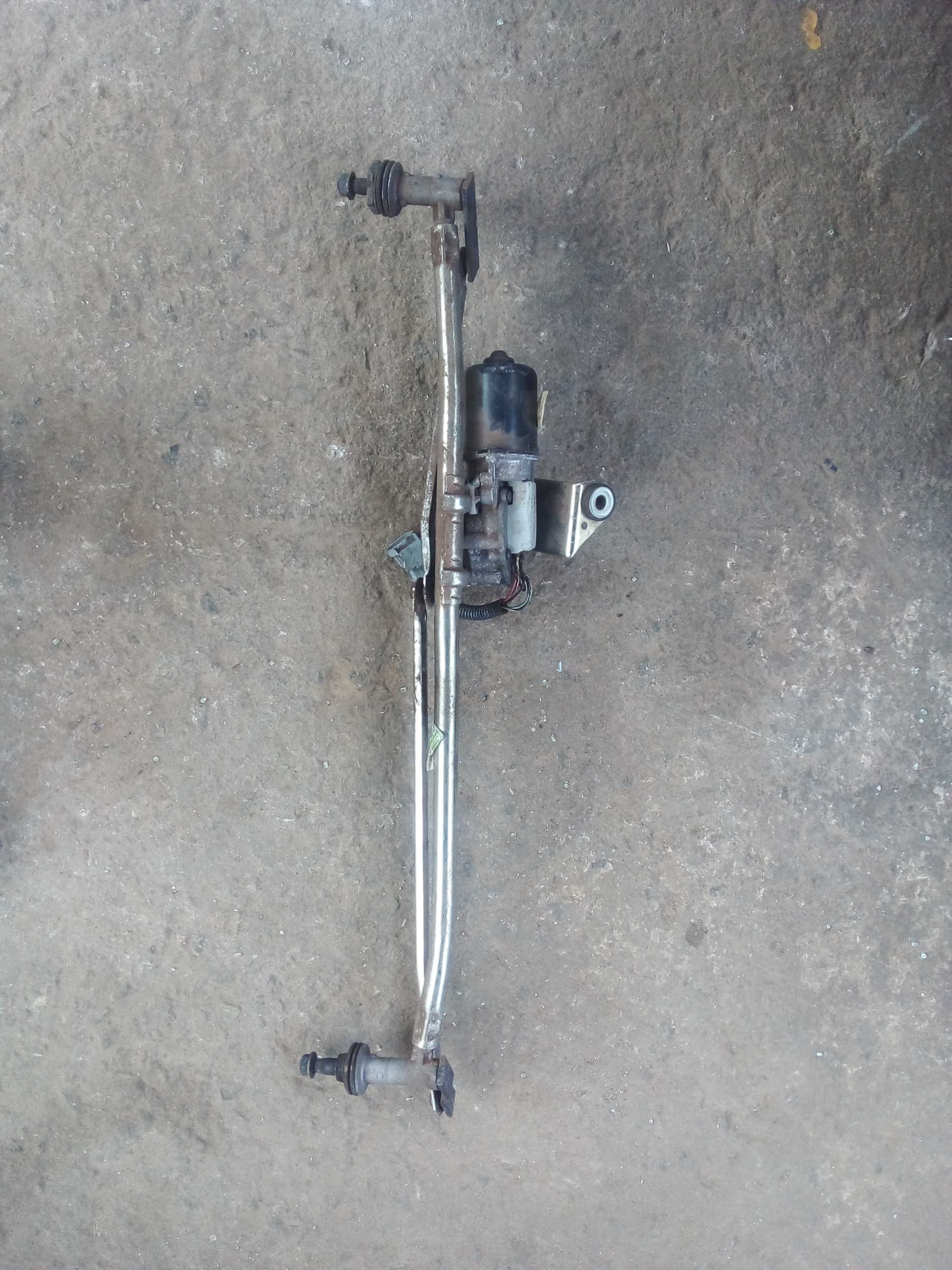 MAQUINA GALHADA LIMPADOR PARABRISA IVECO 2018