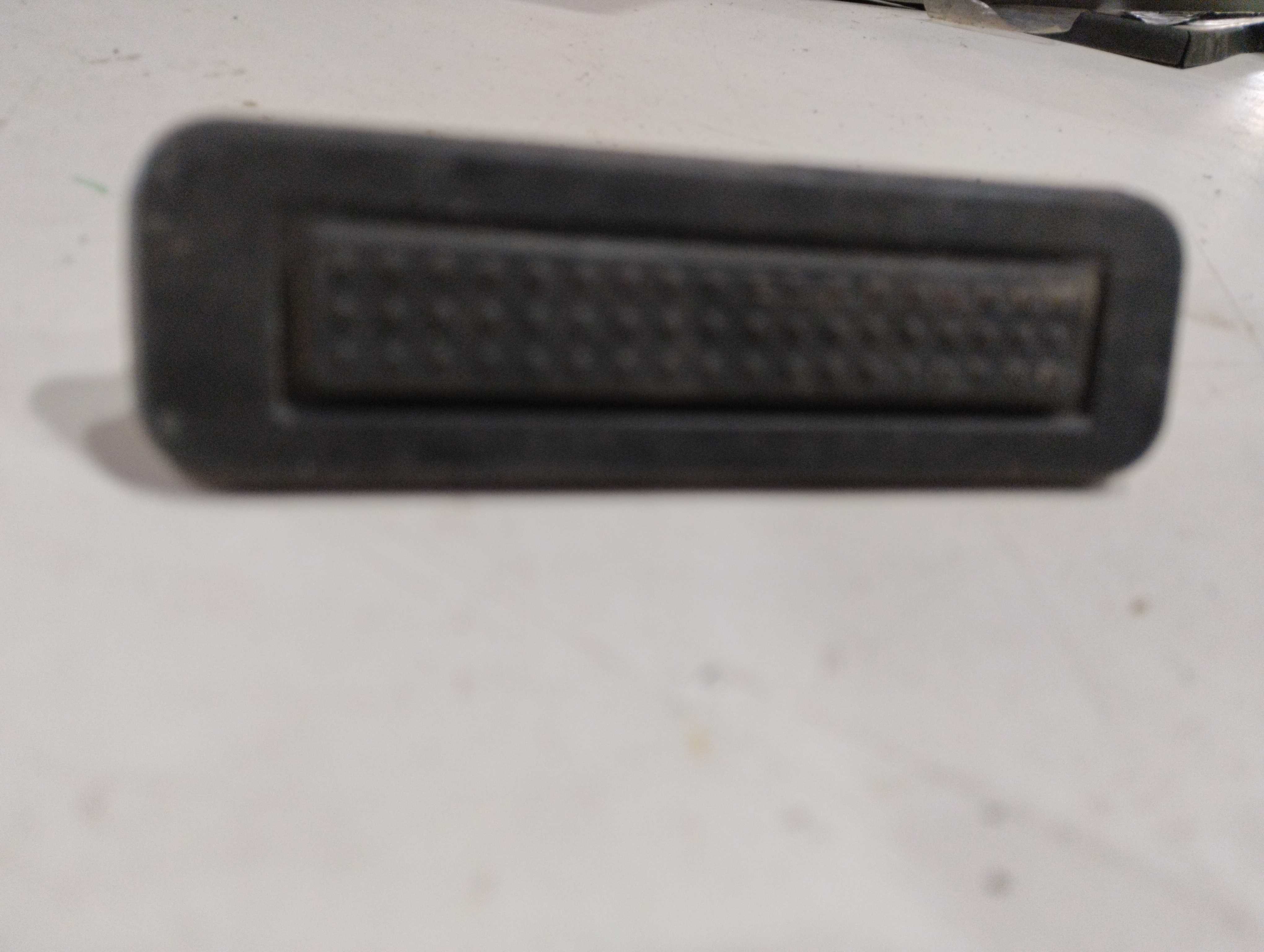 Botão de abertura do porta malas Fiat Cronos 2018 1
