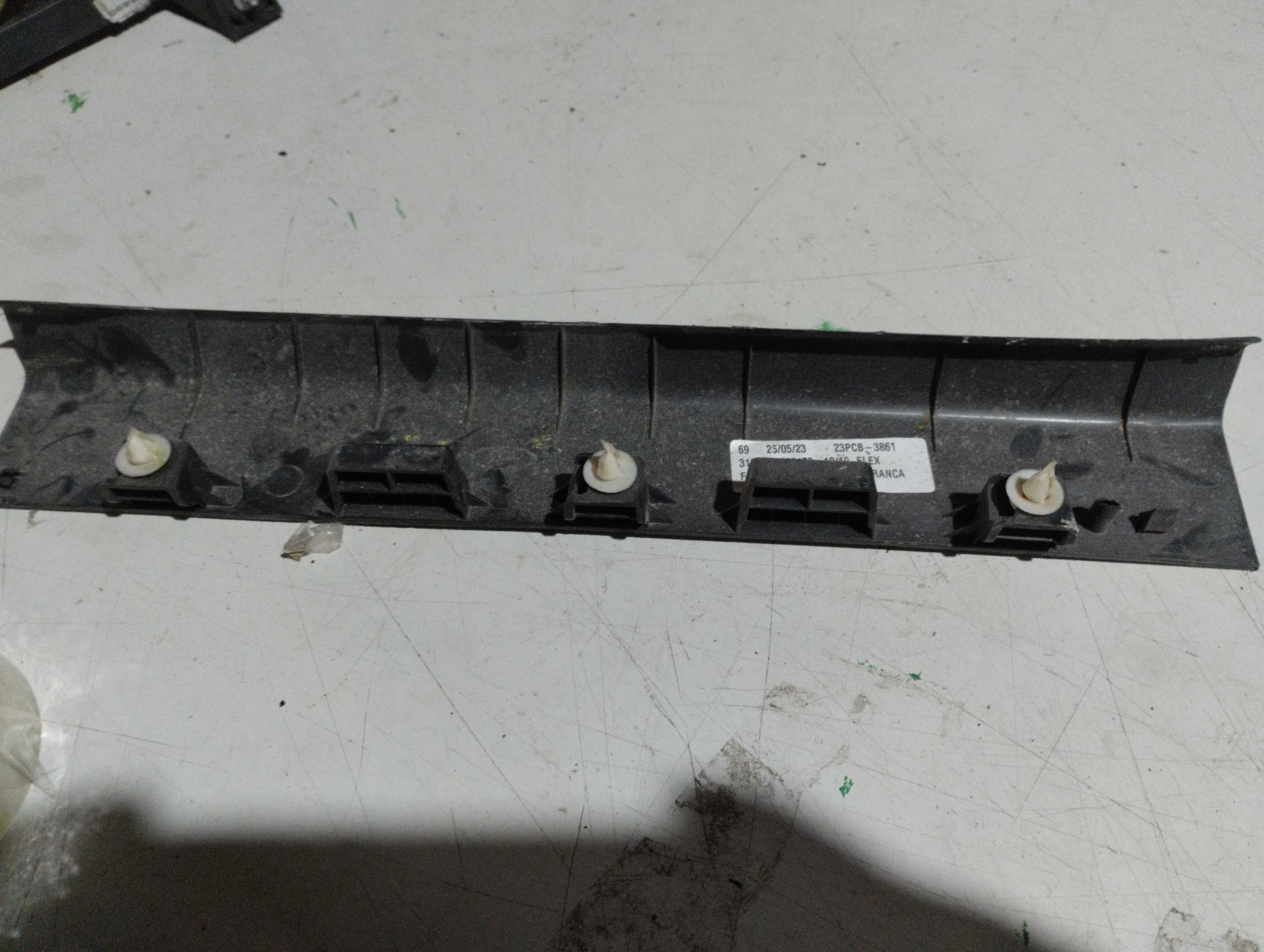 Soleira porta dianteira esquerda Ford Ka 2014/2015 2