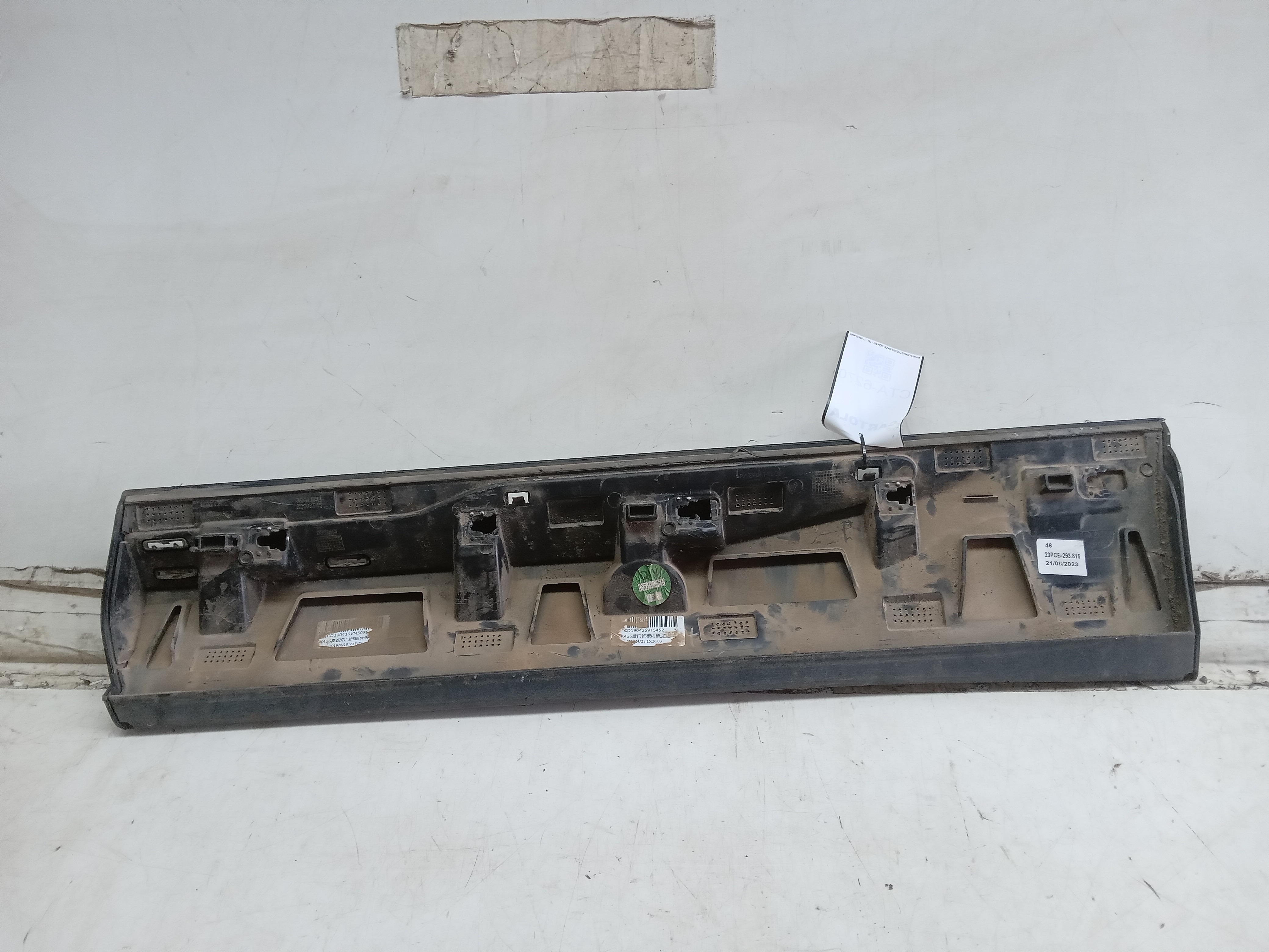 MOLDURA INFERIOR PORTA TRAS LD VOLVO XC60 2020 2