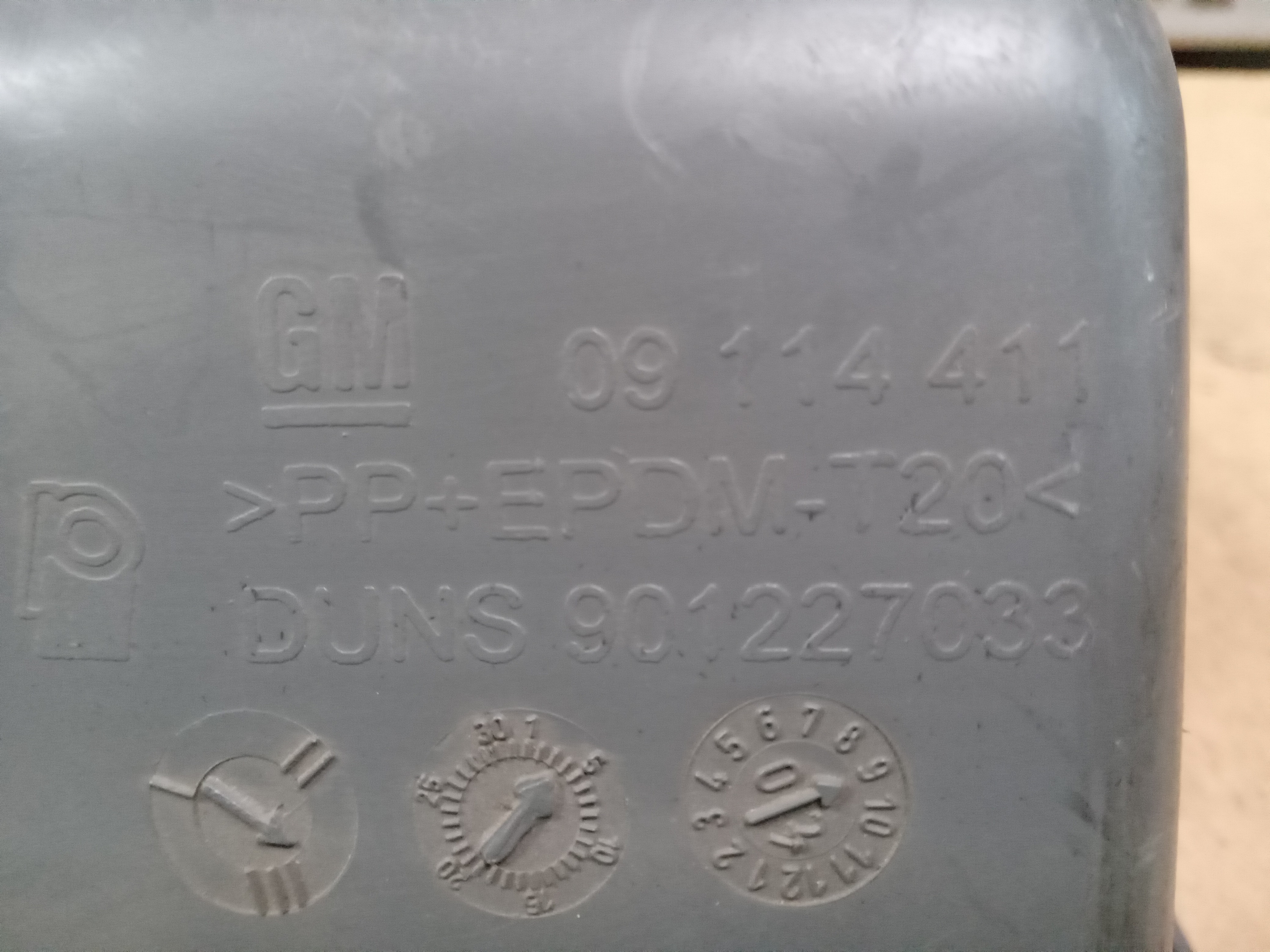 PORTA LUVAS GM CORSA MONTANA 2004 3