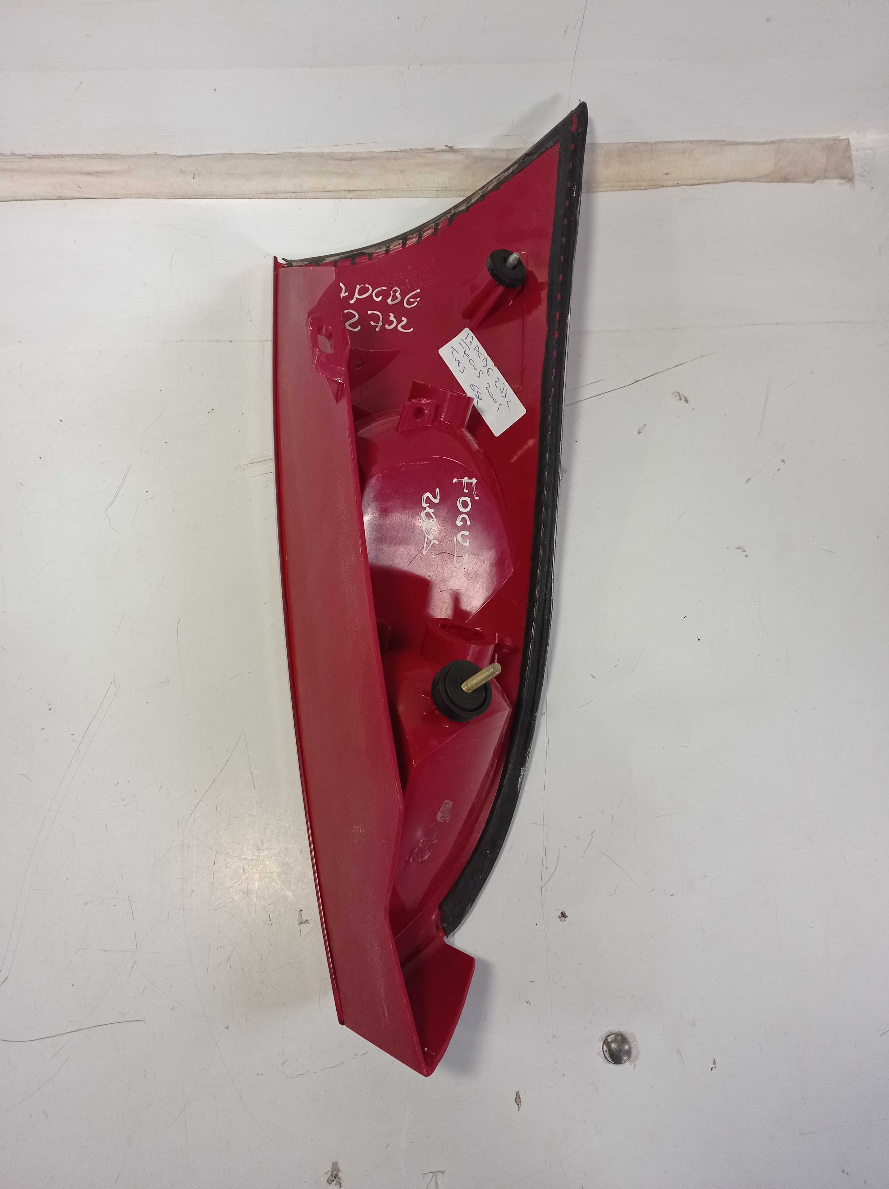 LANTERNA TRASEIRA ESQUERDA FORD FOCUS HATCH 2000 A 2008 4