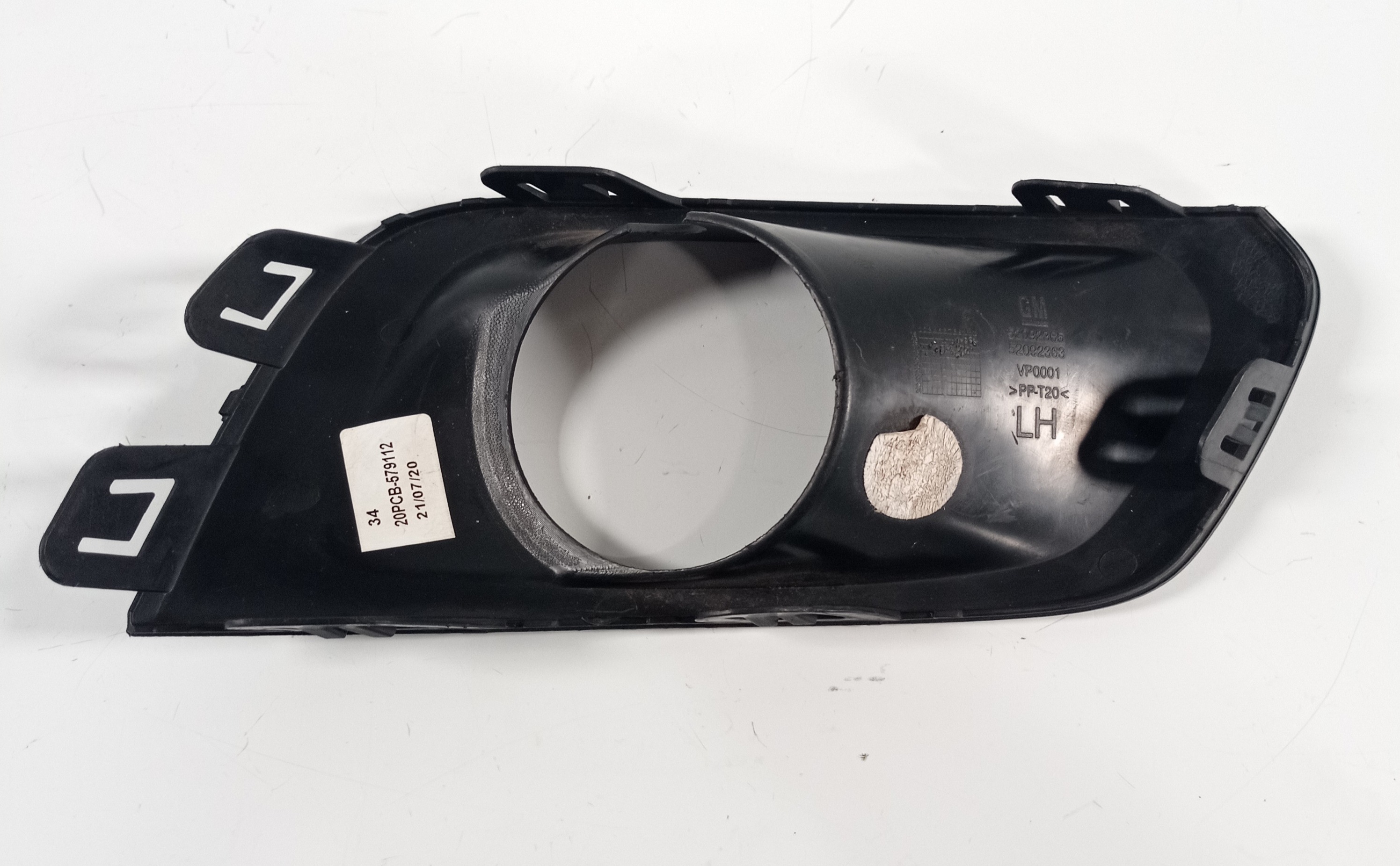 52092365 Moldura Farol Milha Diant Esq Onix Prisma 2017 2019 2