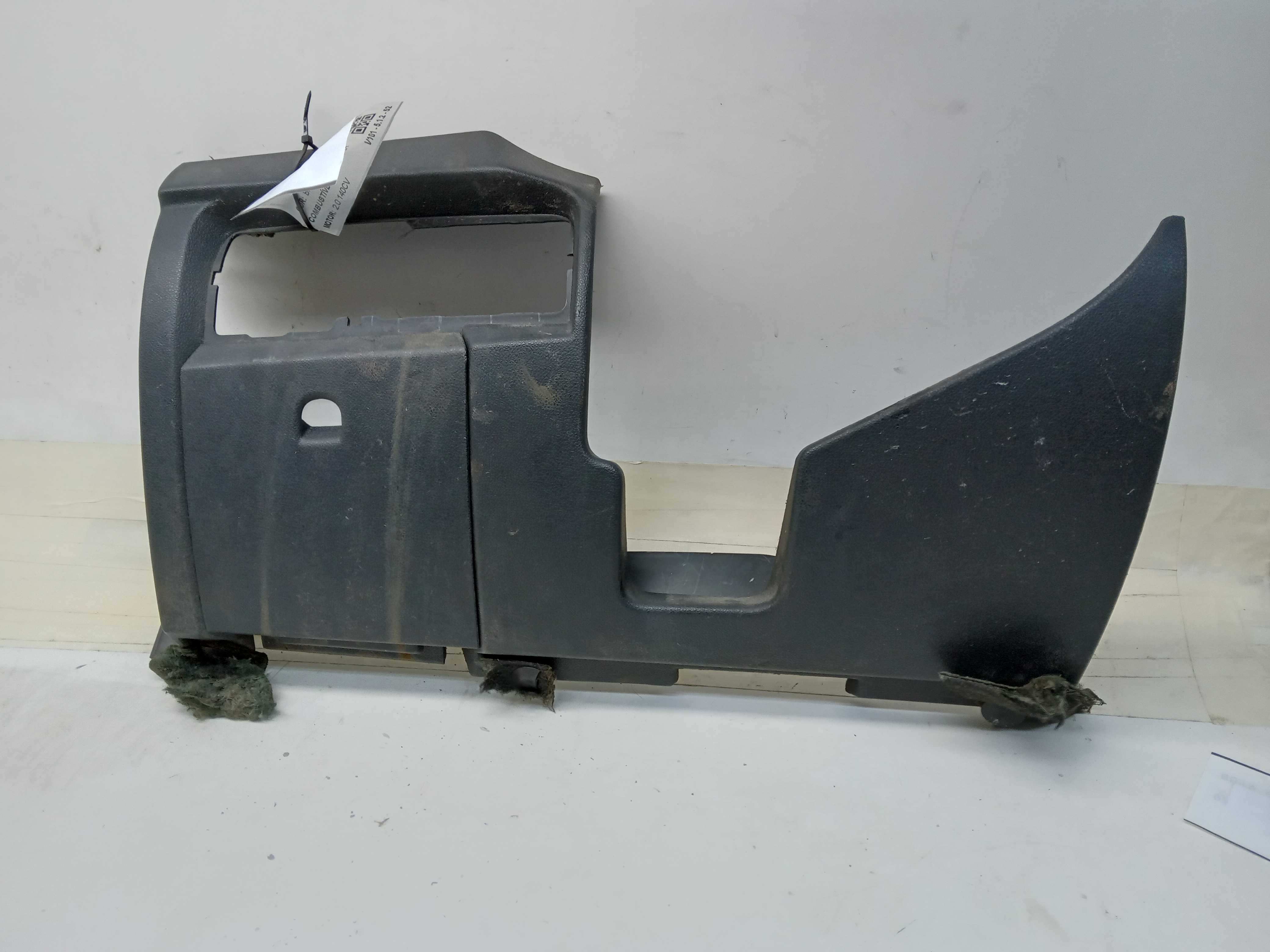 MOLDURA INF LE TAMPA CAIXA FUSÍVEIS RENAULT FLUENCE 2011 1