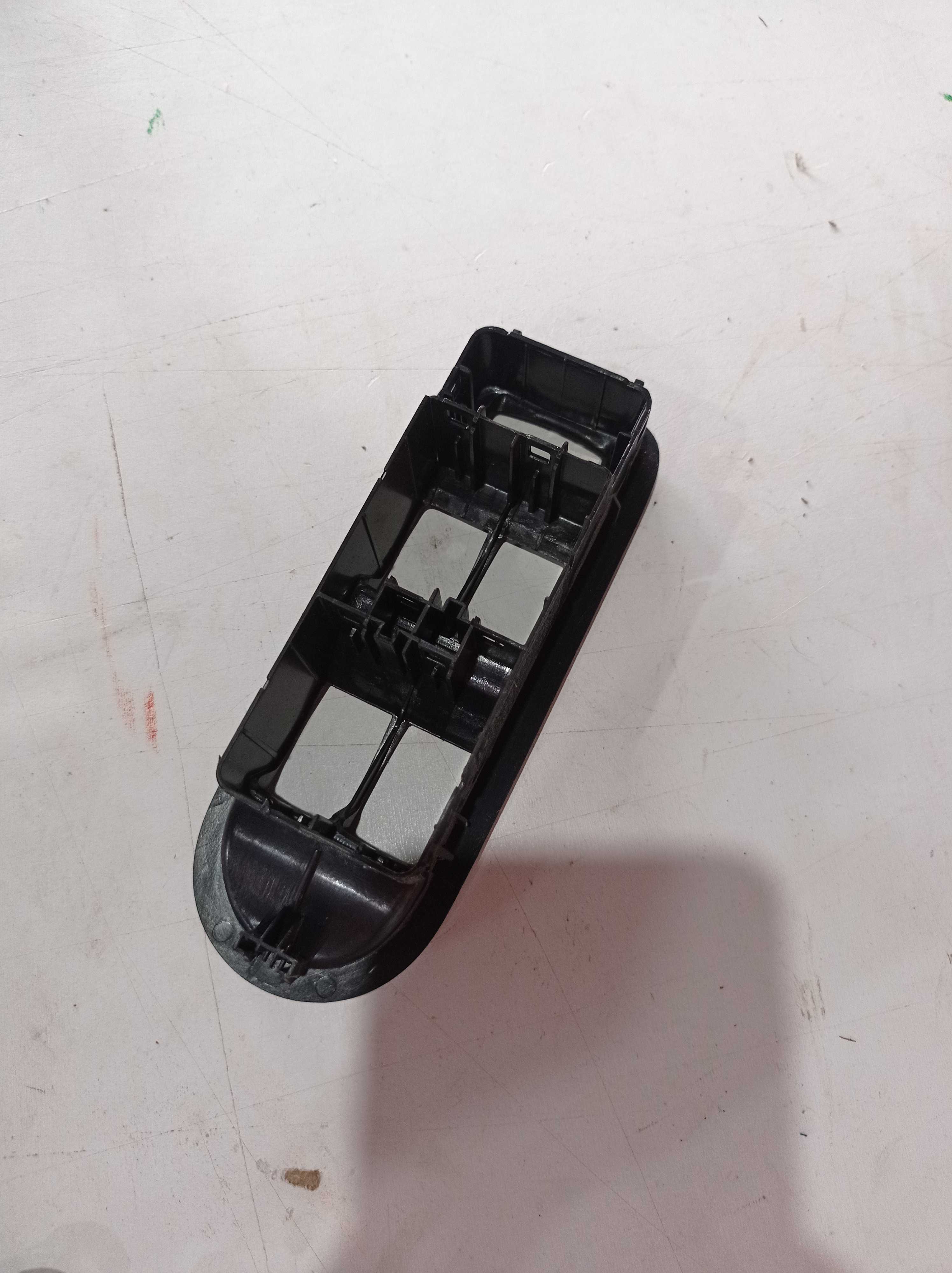 MOLDURA BOTÃO VIDRO ELÉTRICO RENAULT DUSTER 2013 2
