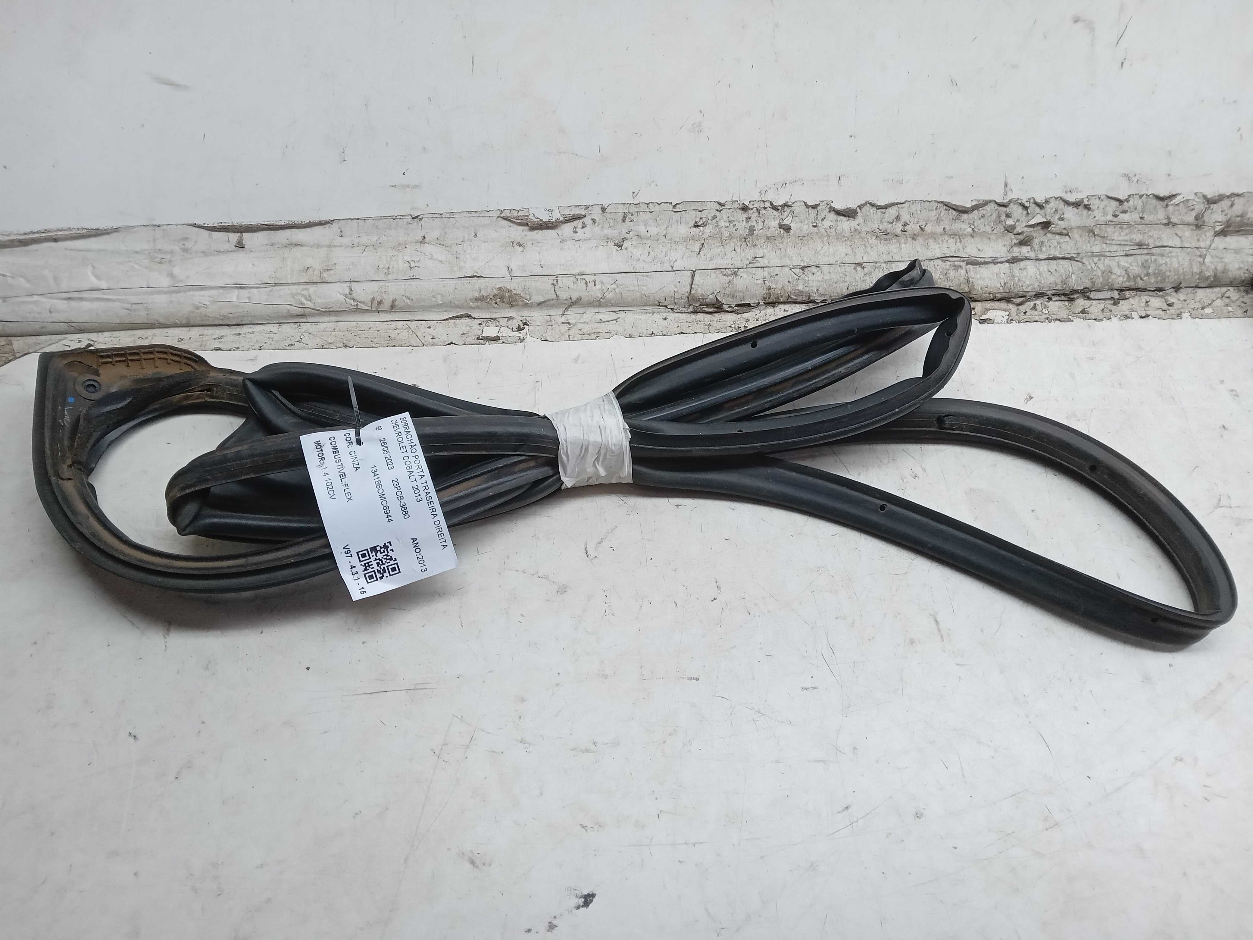 BORRACHÃO PORTA TRASEIRA DIREITA CHEVROLET COBALT 2013 1