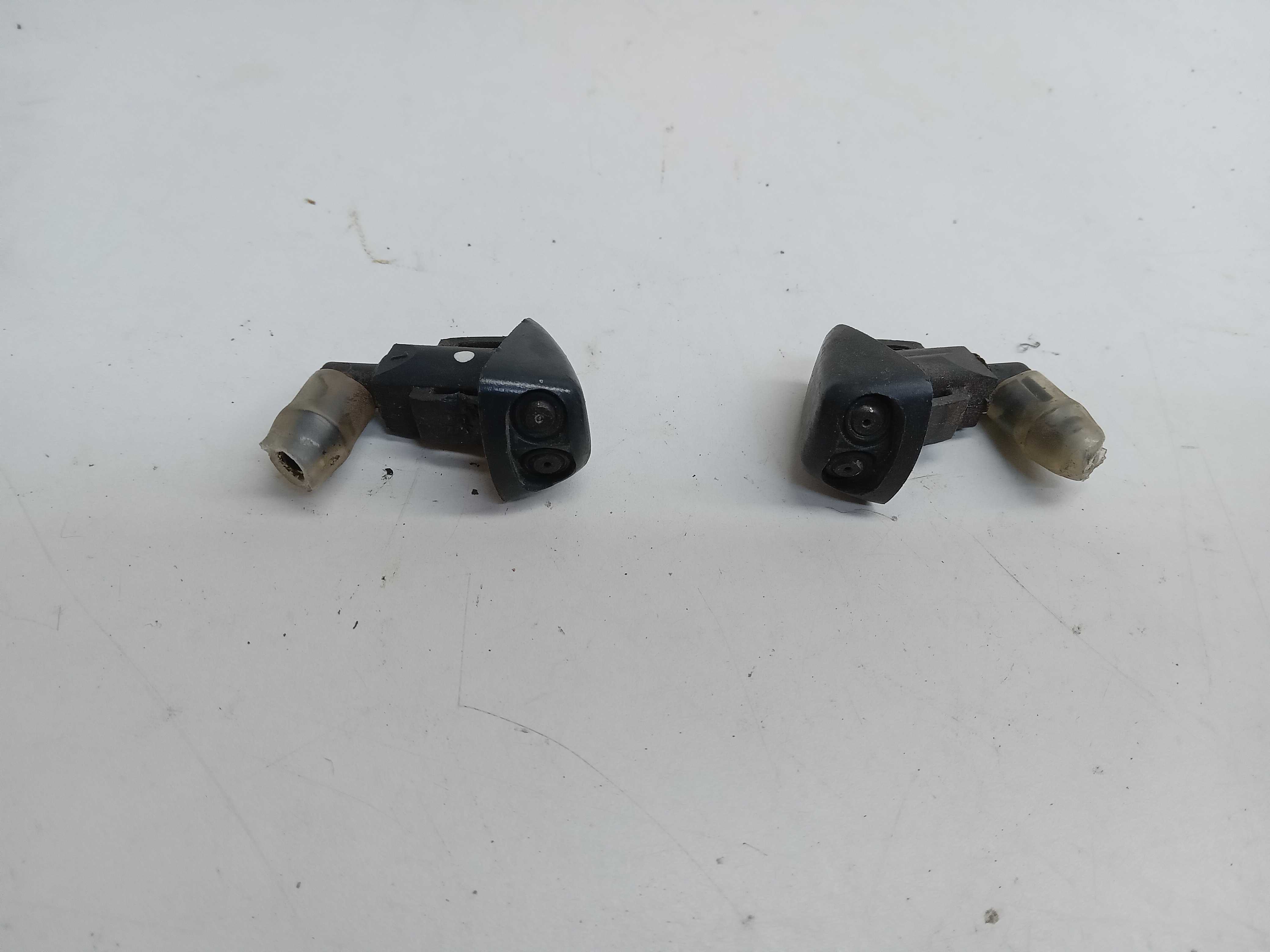 BRUCUTU ESGUICHO DIREITO DO CAPÔ HONDA FIT 2004 1