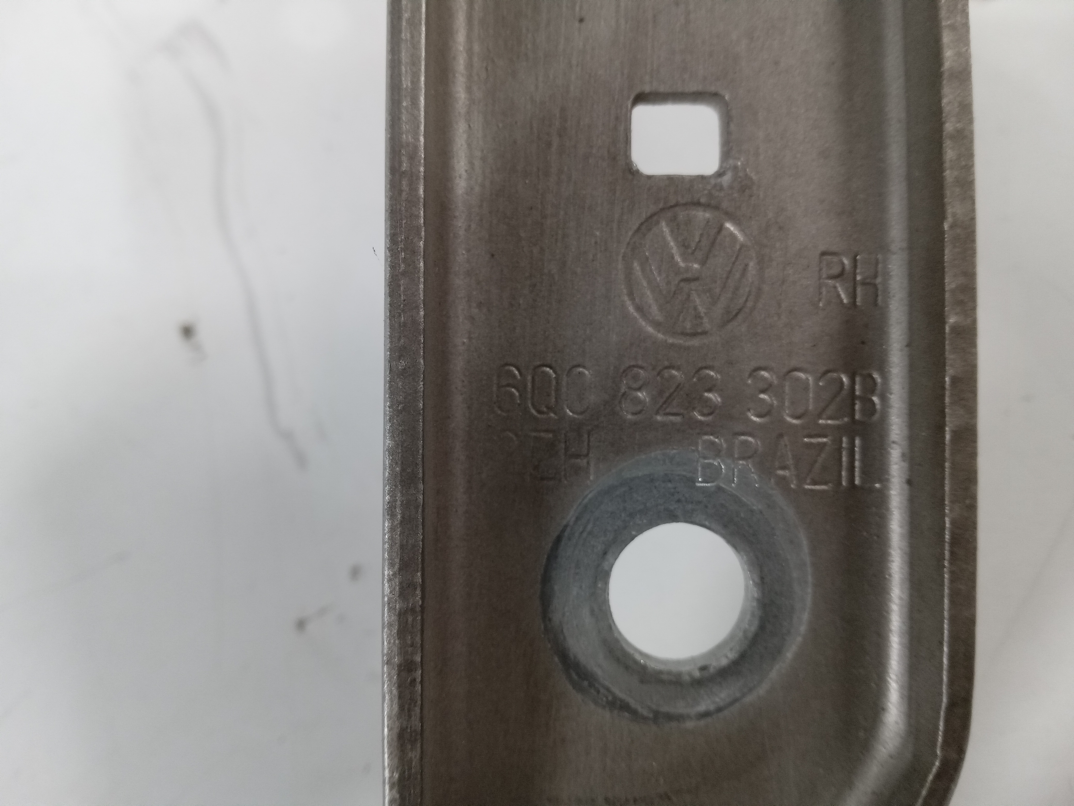 Dobradiça Capo Direito Volkswagen  Polo 3