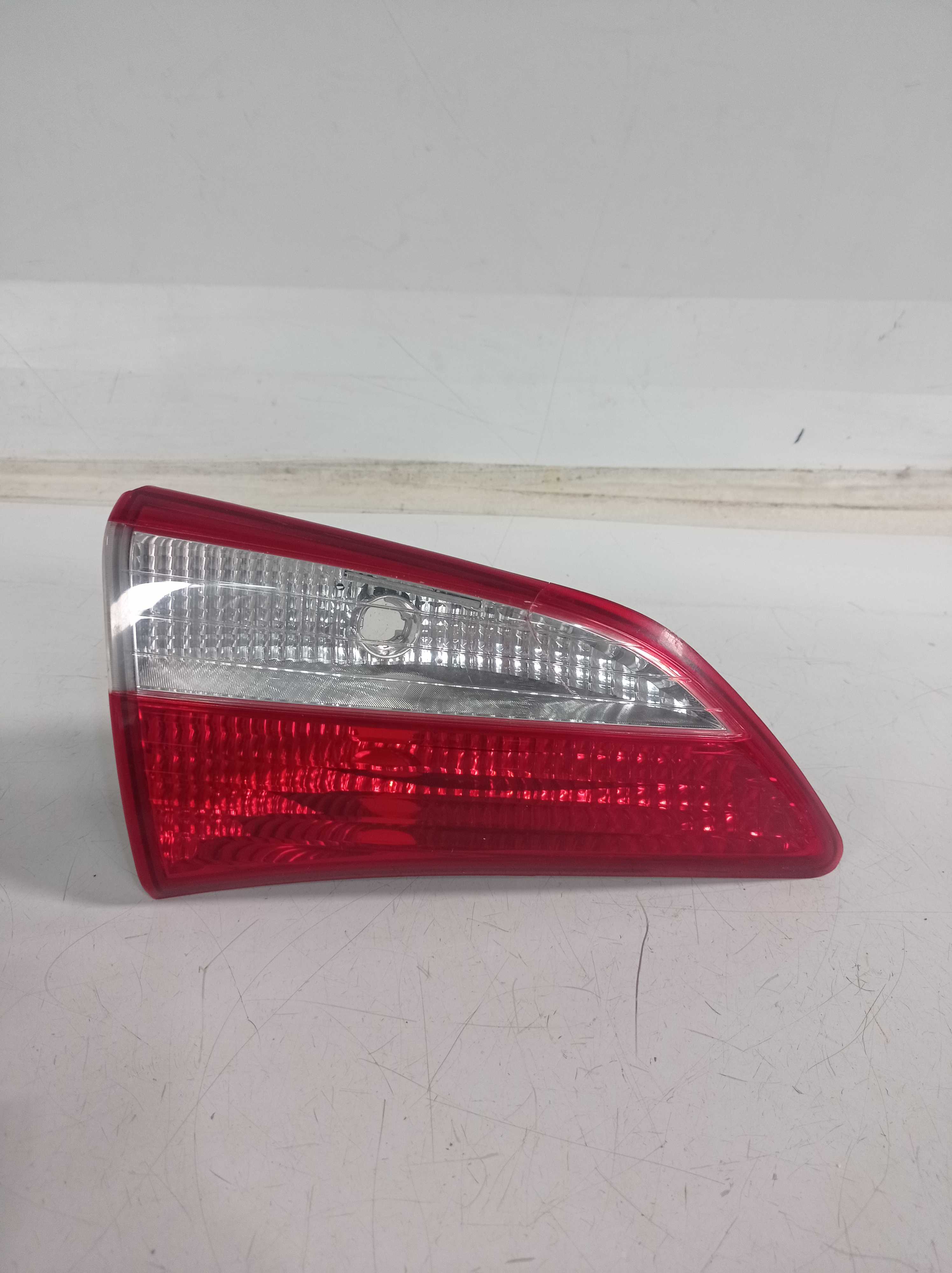 LANTERNA ESQUERDA TAMPA TRASEIRA HYUNDAI HB20 HATCH 12