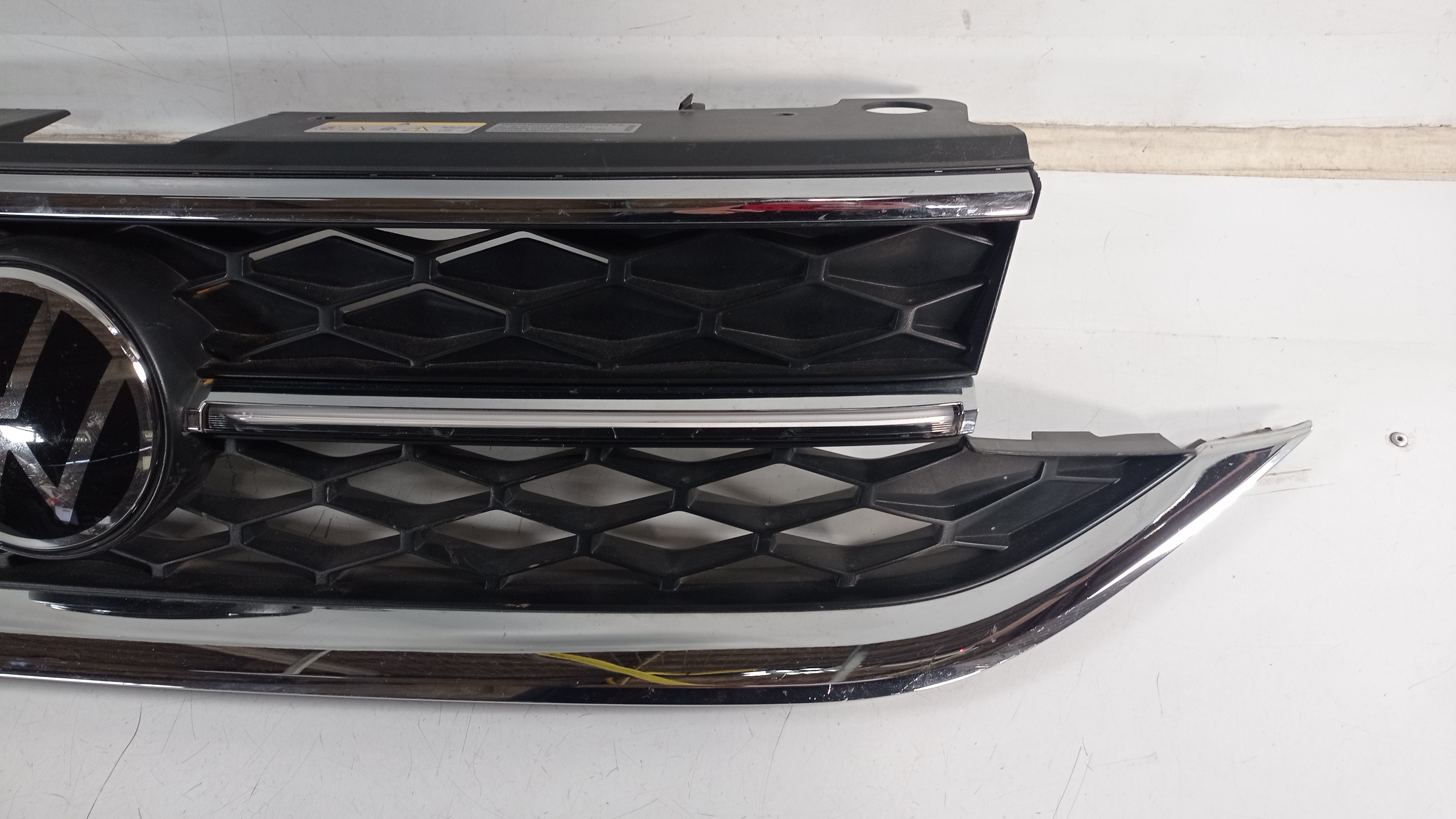 Grade Dianteira Volkswagen Taos 2022 Orig Para Recuperar 3